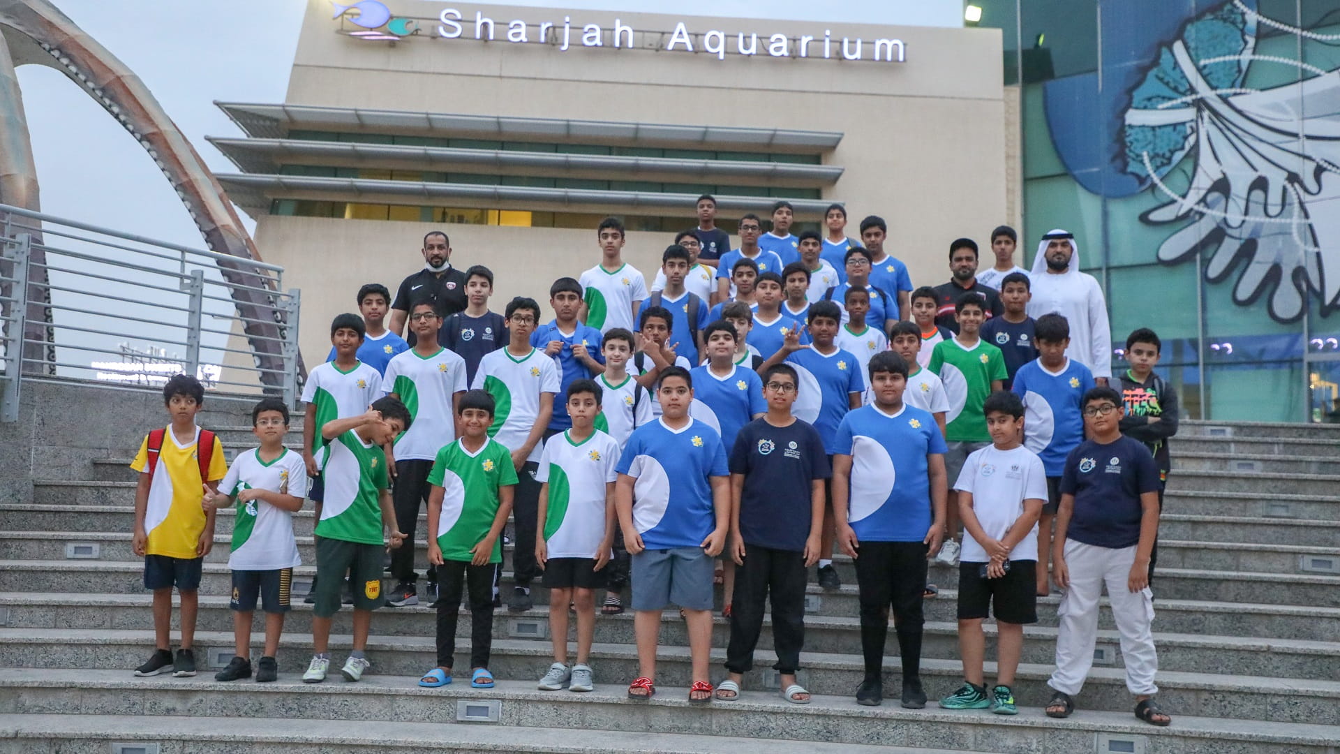 صورة بعنوان: ملتقى الحمرية الصيفي يطلق العنان لمنتسبيه بورشة فنية 