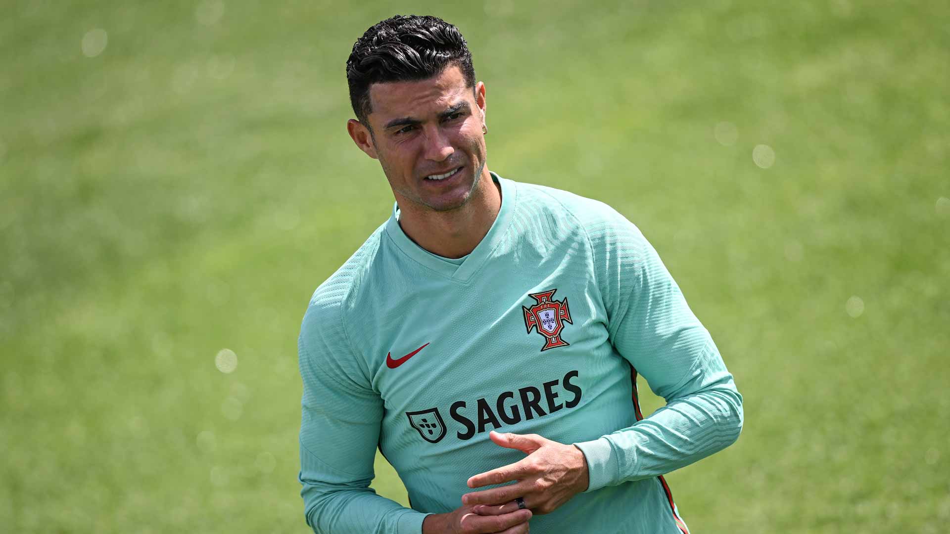 صورة بعنوان: أوليفر كان: التعاقد مع رونالدو لا يتناسب مع فلسفة بايرن ميونخ 