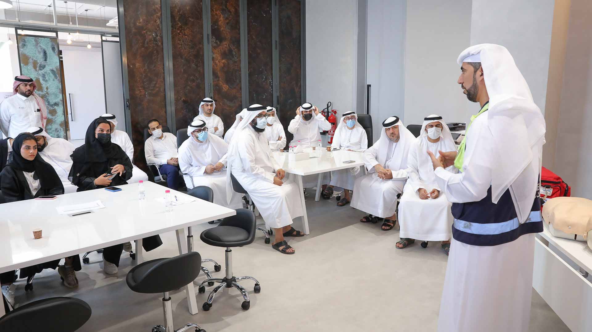 صورة بعنوان: "ناشئة الشارقة" توعي كوادرها بأساسيات الإسعافات الأولية 