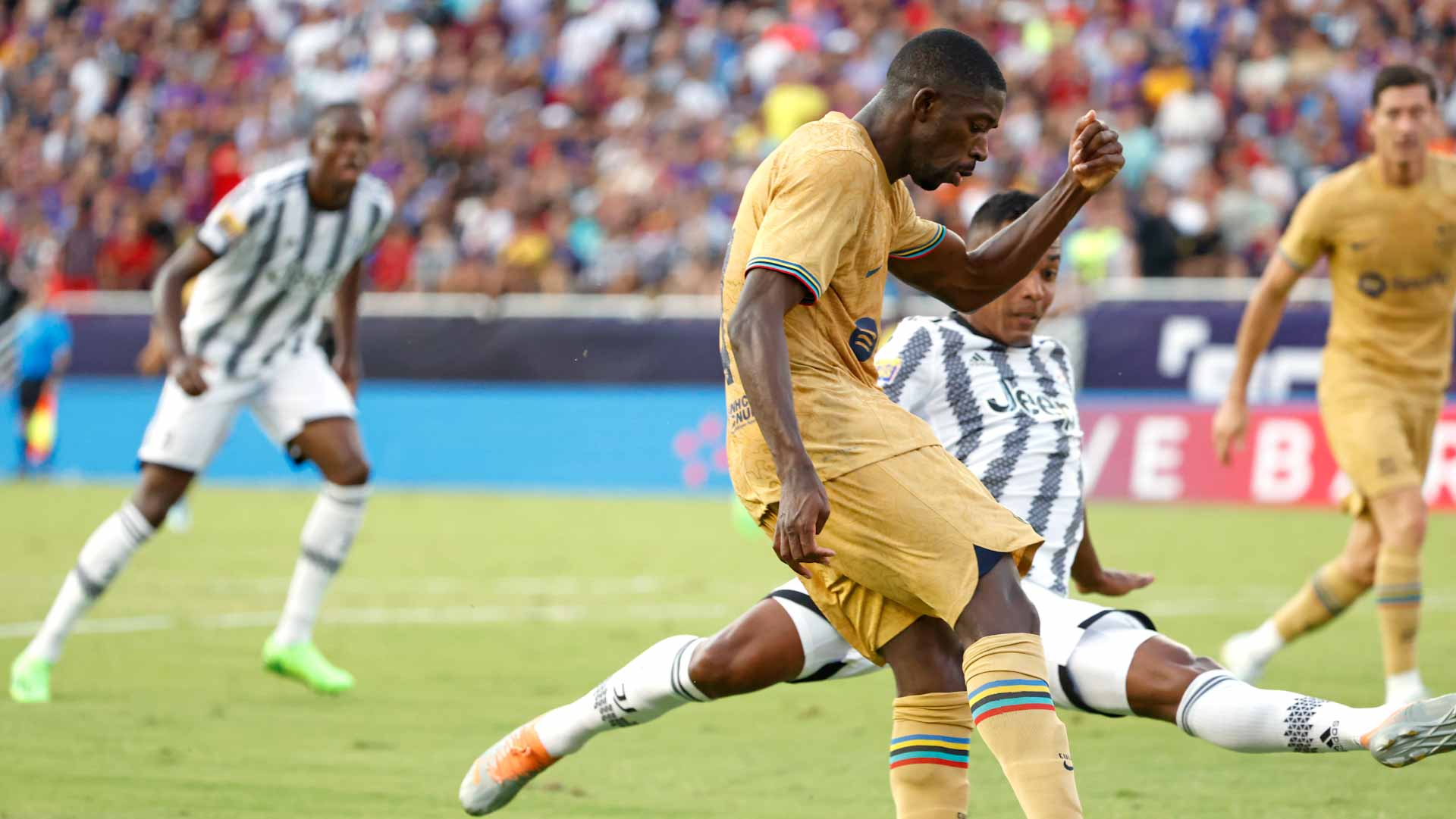 صورة بعنوان: برشلونة يتعادل أمام يوفنتوس الإيطالي استعداداً للموسم الجديد  