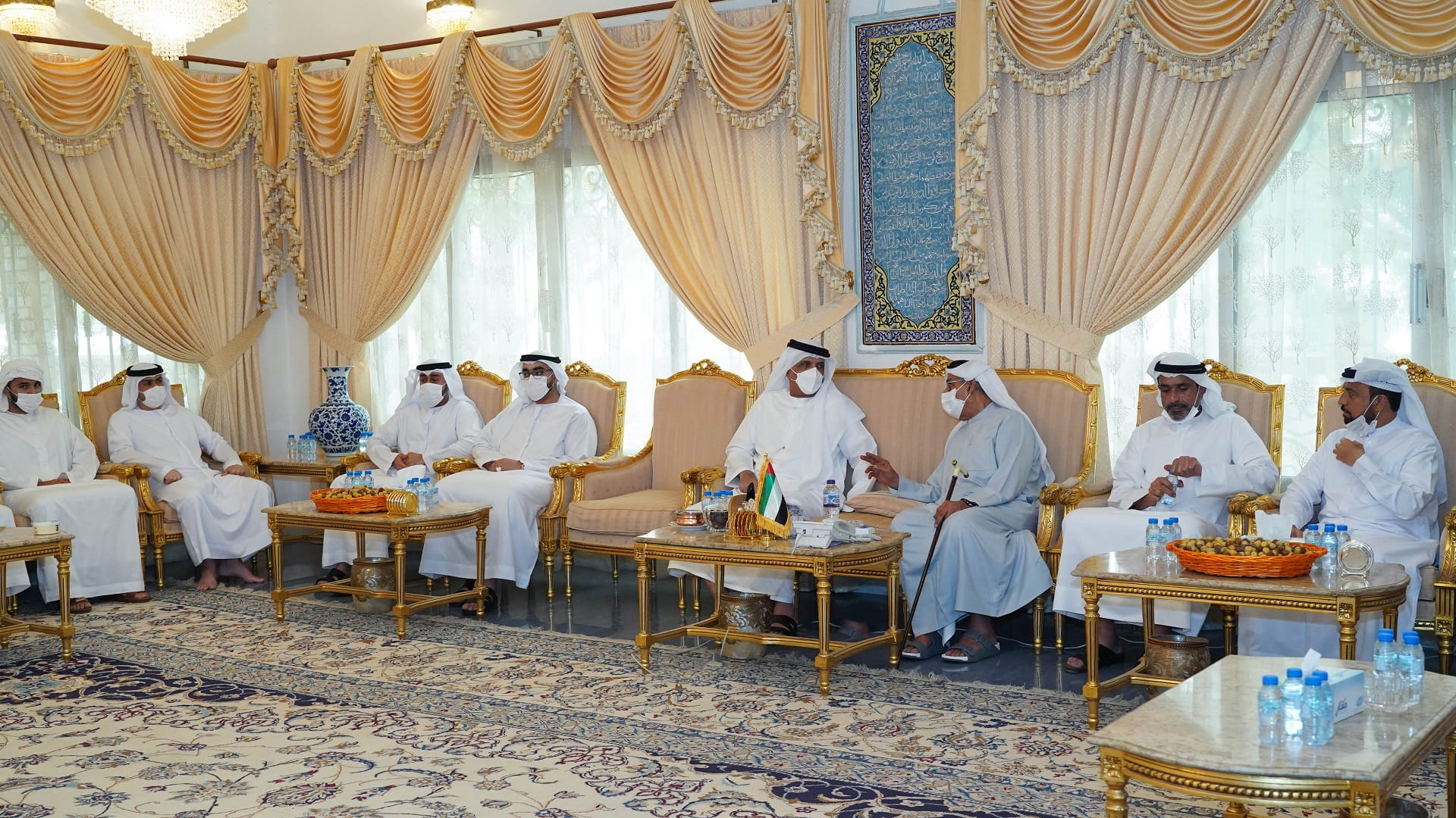 صورة بعنوان: حاكم رأس الخيمة يعزي بوفاة الشيخة عائشة بنت مروان القاسمي 