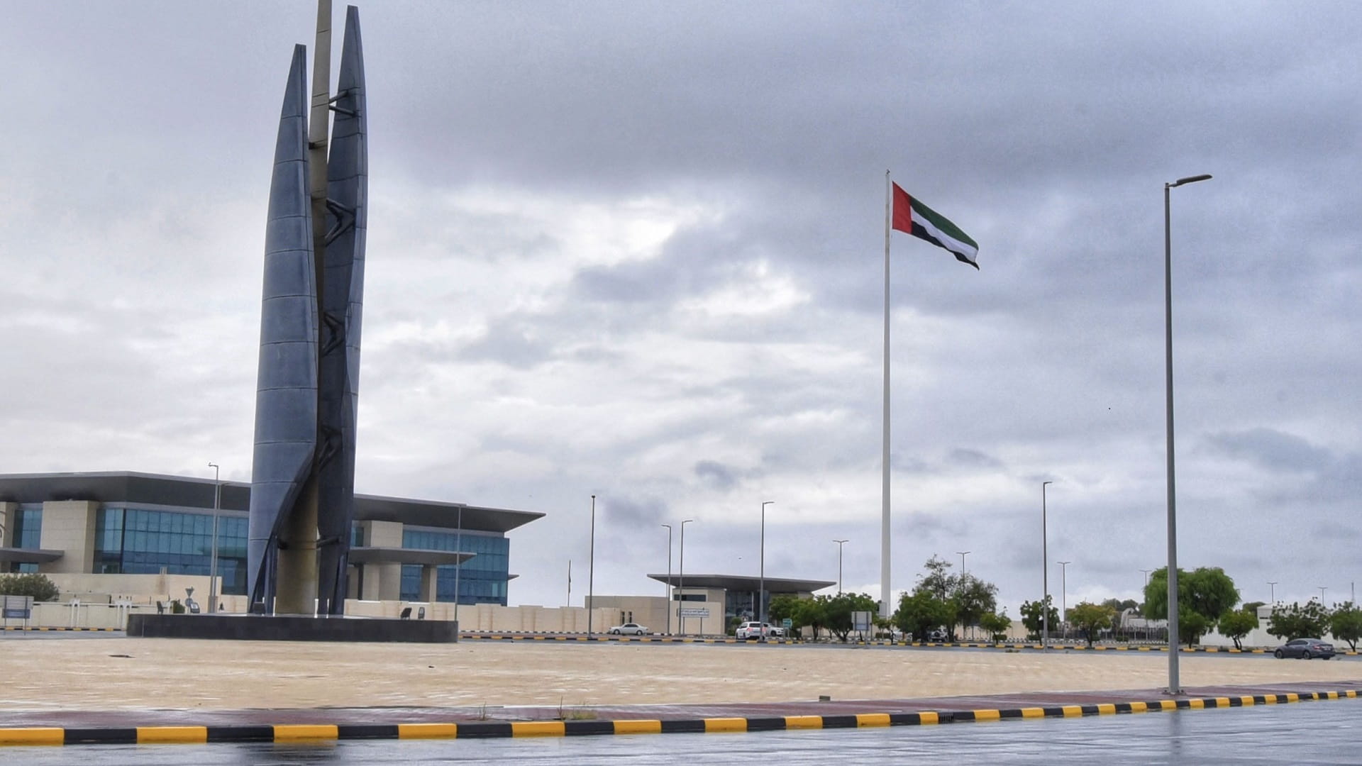 صورة بعنوان: الأرصاد: سحب ركامية ممطرة وانخفاض ملحوظ بدرجات الحرارة غداً 