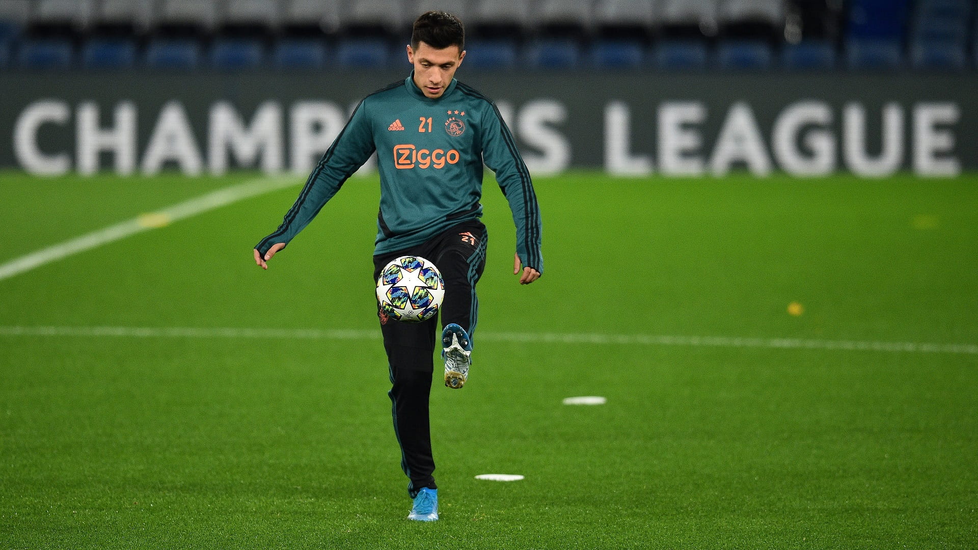 صورة بعنوان: مانشستر يونايتد يتعاقد مع المدافع الأرجنتيني مارتينيز  