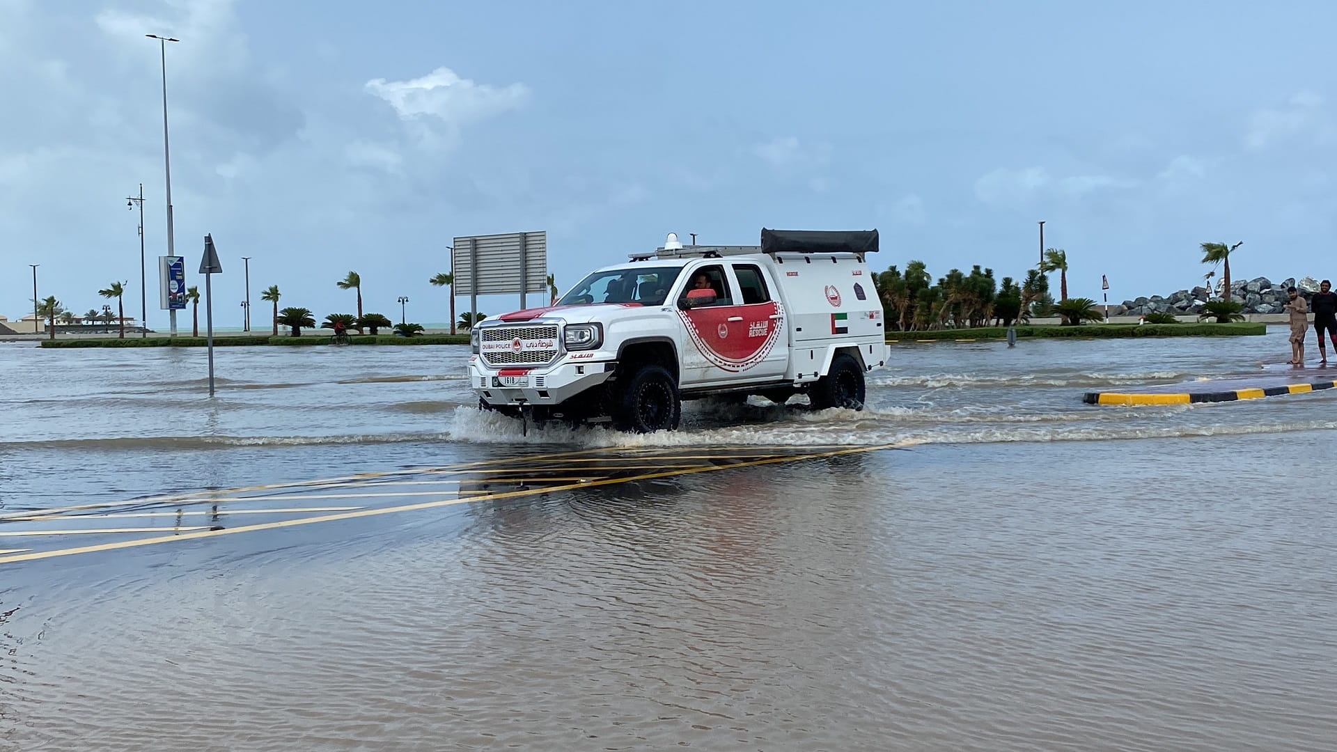 Image for the title: Sheltering 3800 people affected by floods in Fujairah 