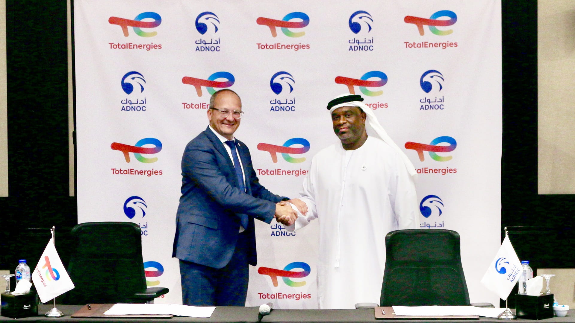 صورة بعنوان: "أدنوك" تبرم اتفاقية للاستحواذ على 50% من أنشطة توتال إنرجيز مصر 