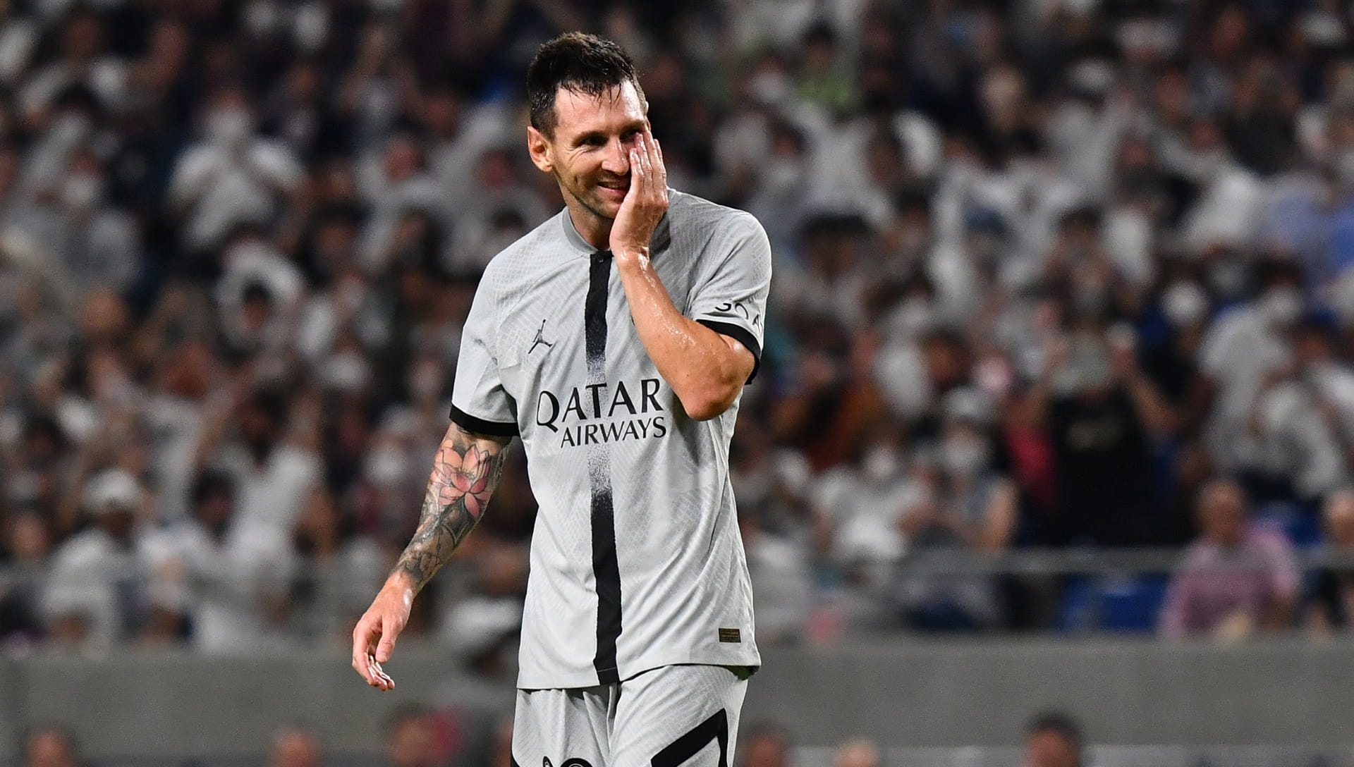 صورة بعنوان: لابورتا: أتمنى رؤية ميسي ينهي مسيرته الاحترافية بـ "قميص برشلونة" 