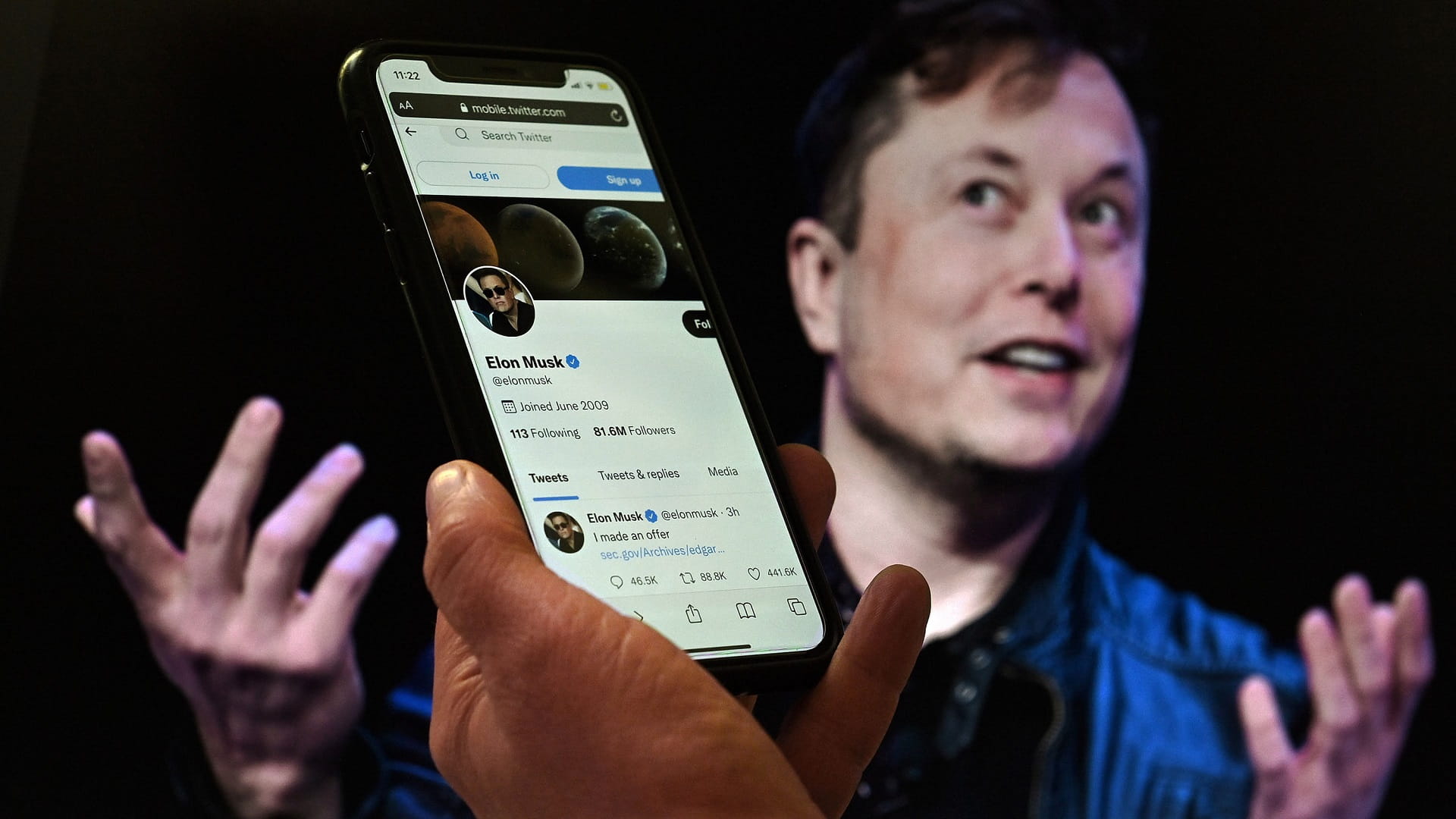 Image for the title: Elon Musk fires back at Twitter in court battle 