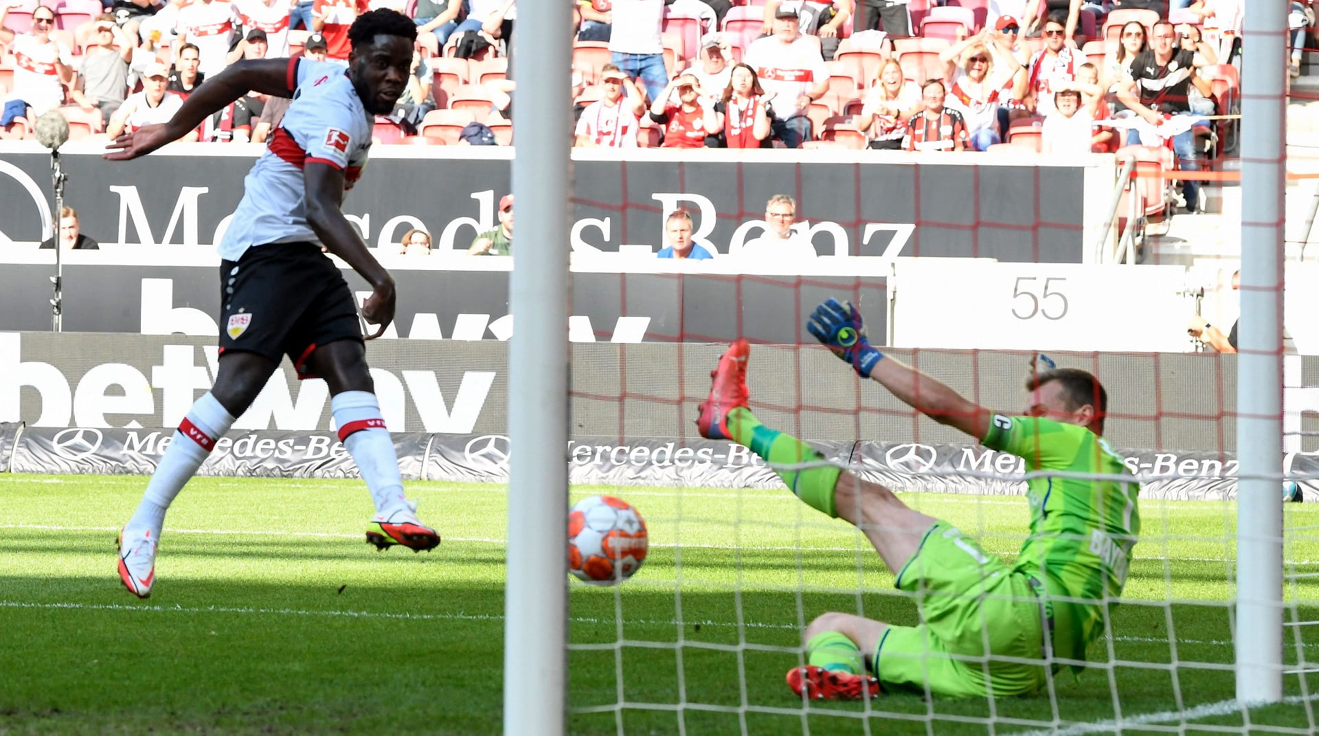 صورة بعنوان: نوتنجهام الإنجليزي يتعاقد مع البلجيكي مانجالا من شتوتجارت 