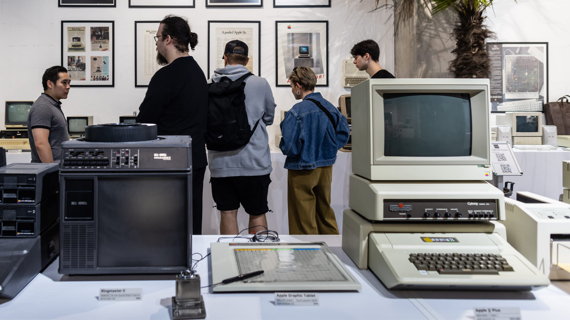 صورة بعنوان: أكبر مجموعة في العالم.. متحف في بولندا يعرض تاريخ منتجات "آبل" 