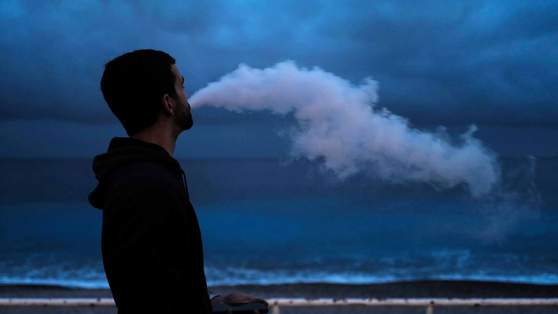 Image for the title: Mexico bans sales of 'harmful' e-cigarettes 