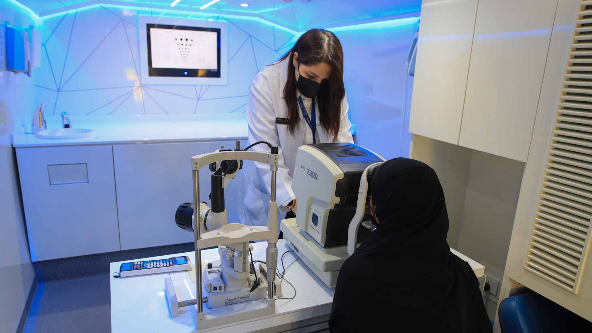 صورة بعنوان: "التمكين الاجتماعي" تتكفل بمساعدات صحية للأيتام بقيمة 100 ألف درهم 