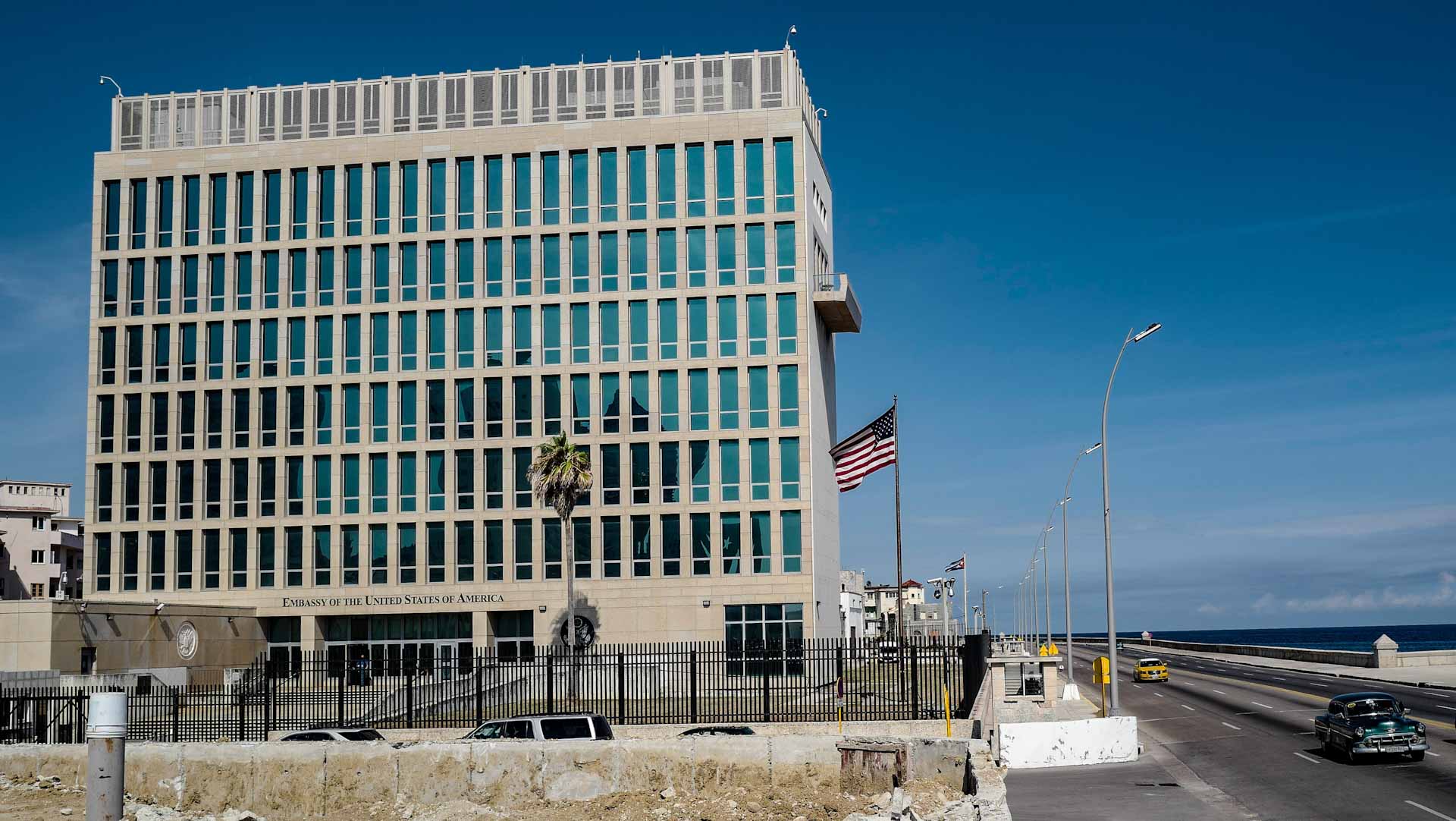 Image for the title: US lifts restrictions on air links to Cuba 