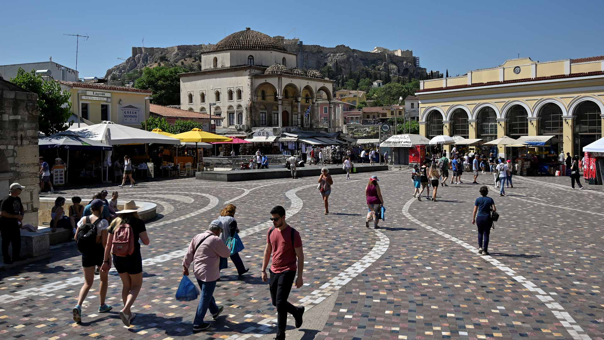 Image for the title: Greece, Cyprus, ease Covid measures ahead of tourist season 