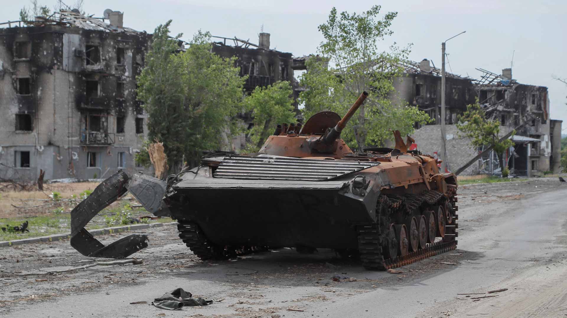 صورة بعنوان: روسيا تحكم قبضتها على سيفيردونتسك وتتهم أميركا بصب الزيت على النار 