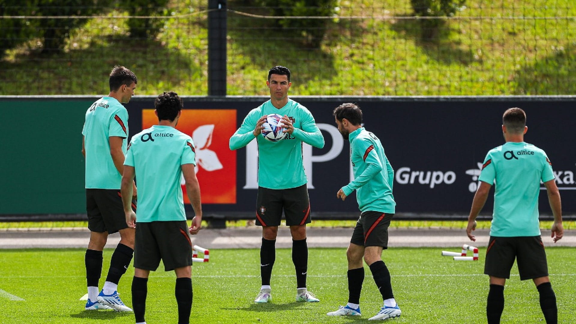 صورة بعنوان: رونالدو يؤكد سعادته مع يونايتد ويتطلع للألقاب تحت قيادة تن هاج 