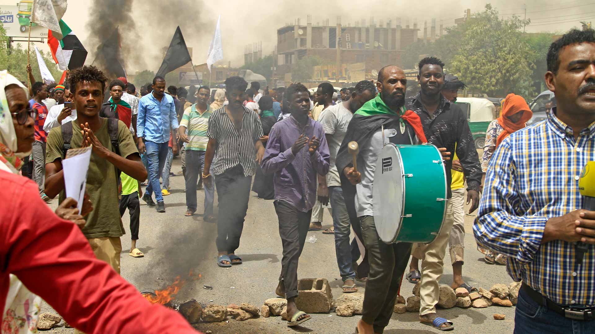 Image for the title: Sudan anti-coup protester killed as civilian bloc reject talks 