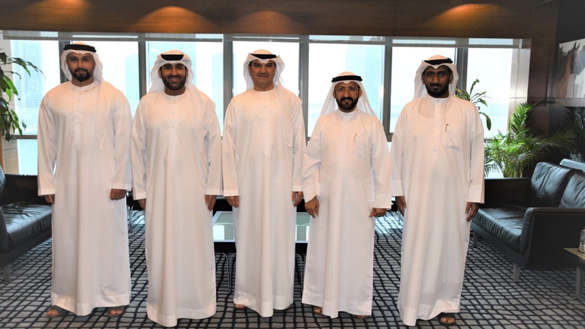 صورة بعنوان: "شؤون الضواحي" تهنئ الرئيس التنفيذي لمصرف الشارقة الإسلامي 