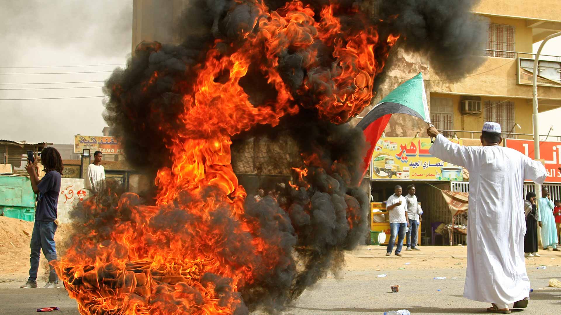 Image for the title: East Sudan governor resigns, protesters lift blockade 