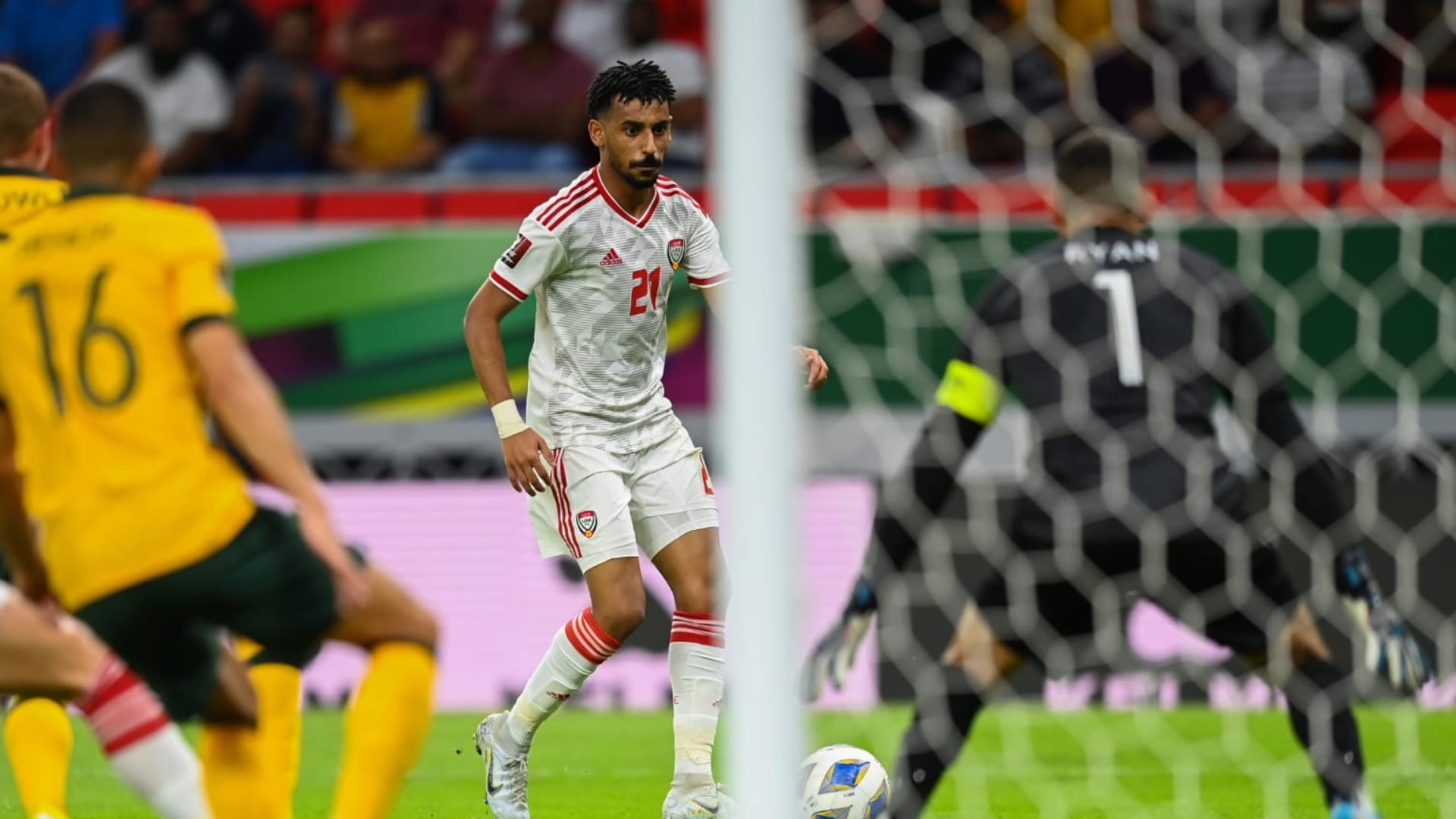 صورة بعنوان: الأداء وانطلاقات سهيل أهم مكاسب منتخبنا الوطني أمام أستراليا 