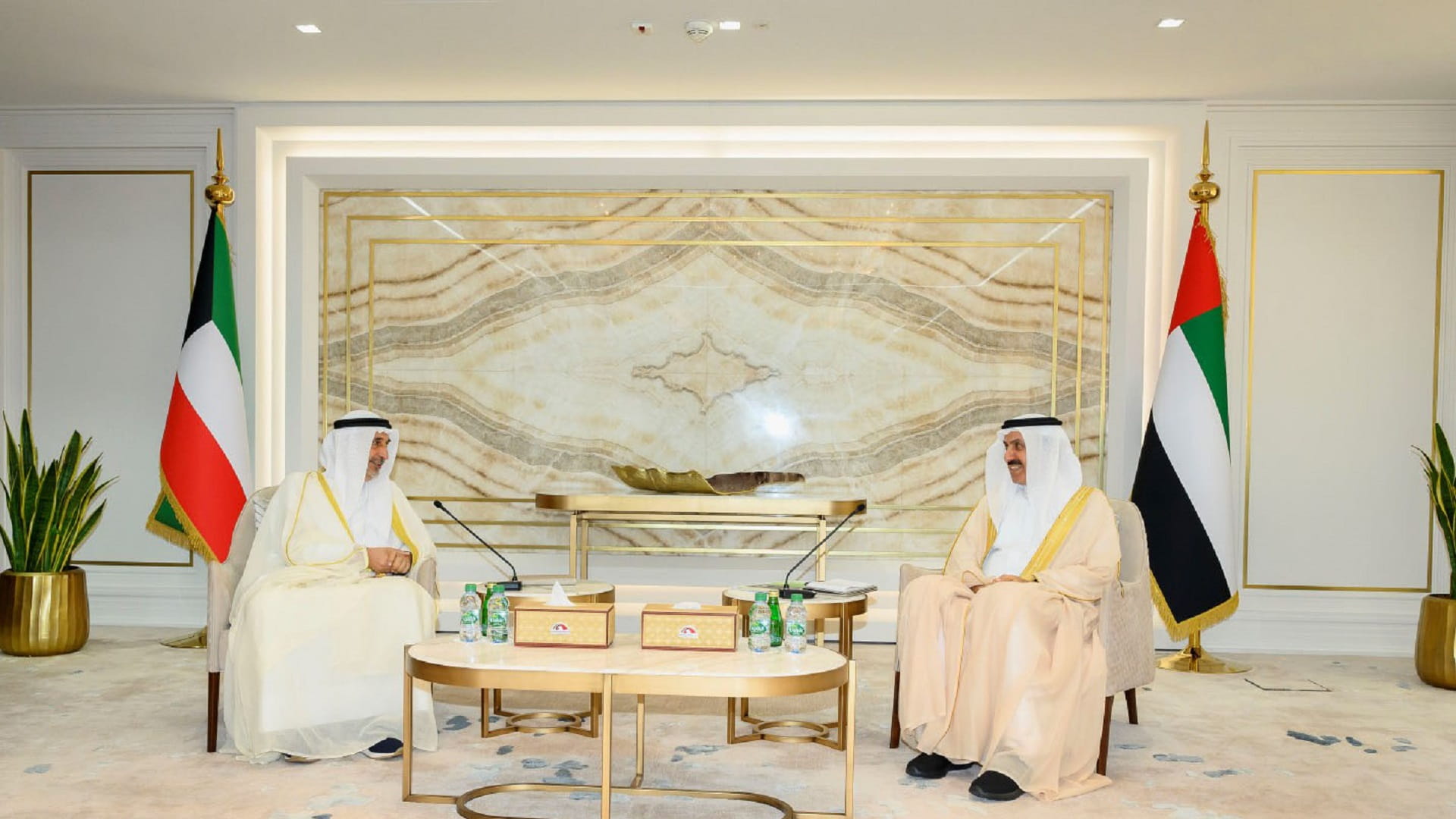 صورة بعنوان: صقر غباش يلتقي سفراء الكويت والجزائر واليابان 