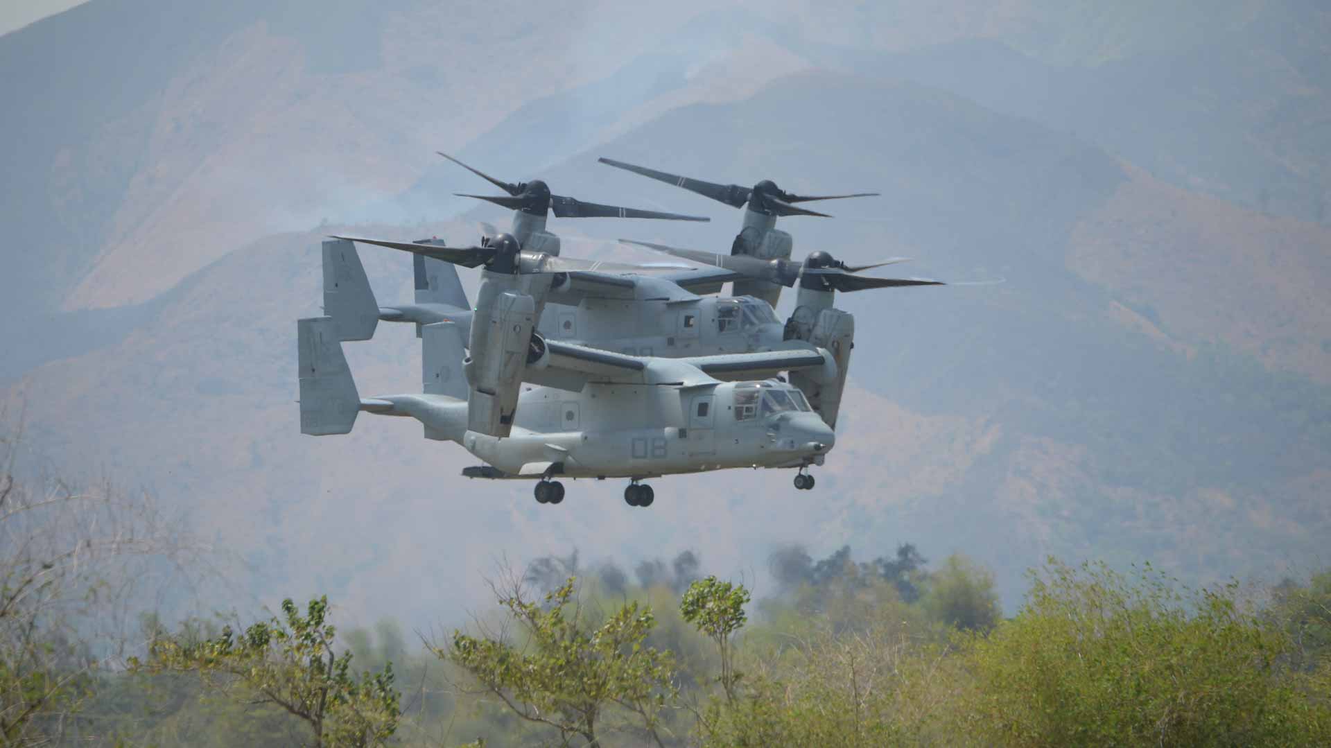 Image for the title: US military aircraft with 5 onboard crashes in California 