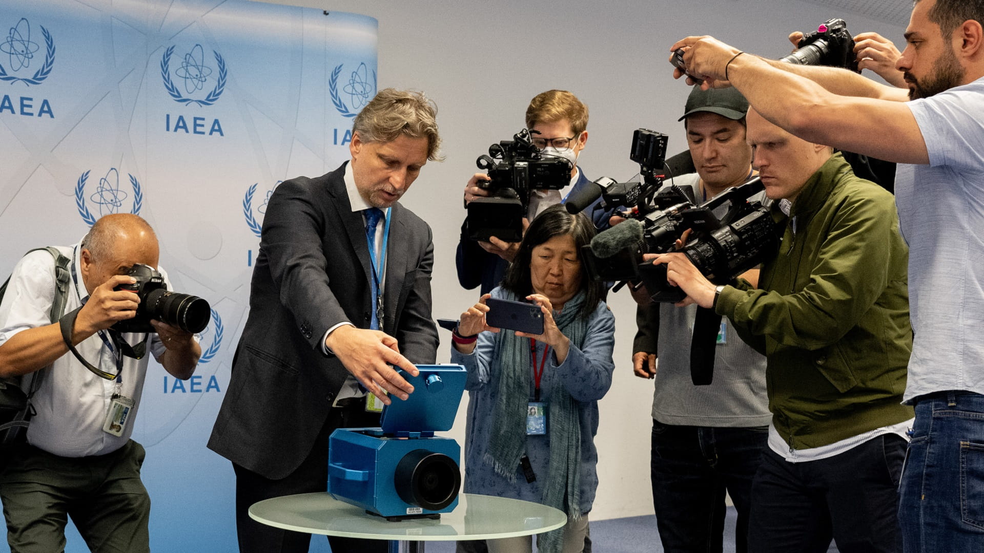 Image for the title: Iran to remove 27 nuclear surveillance cameras: IAEA 