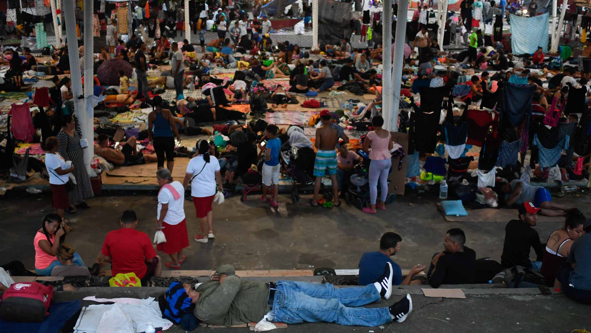 Image for the title: Migrant caravan to continue trek through Mexico Thursday 