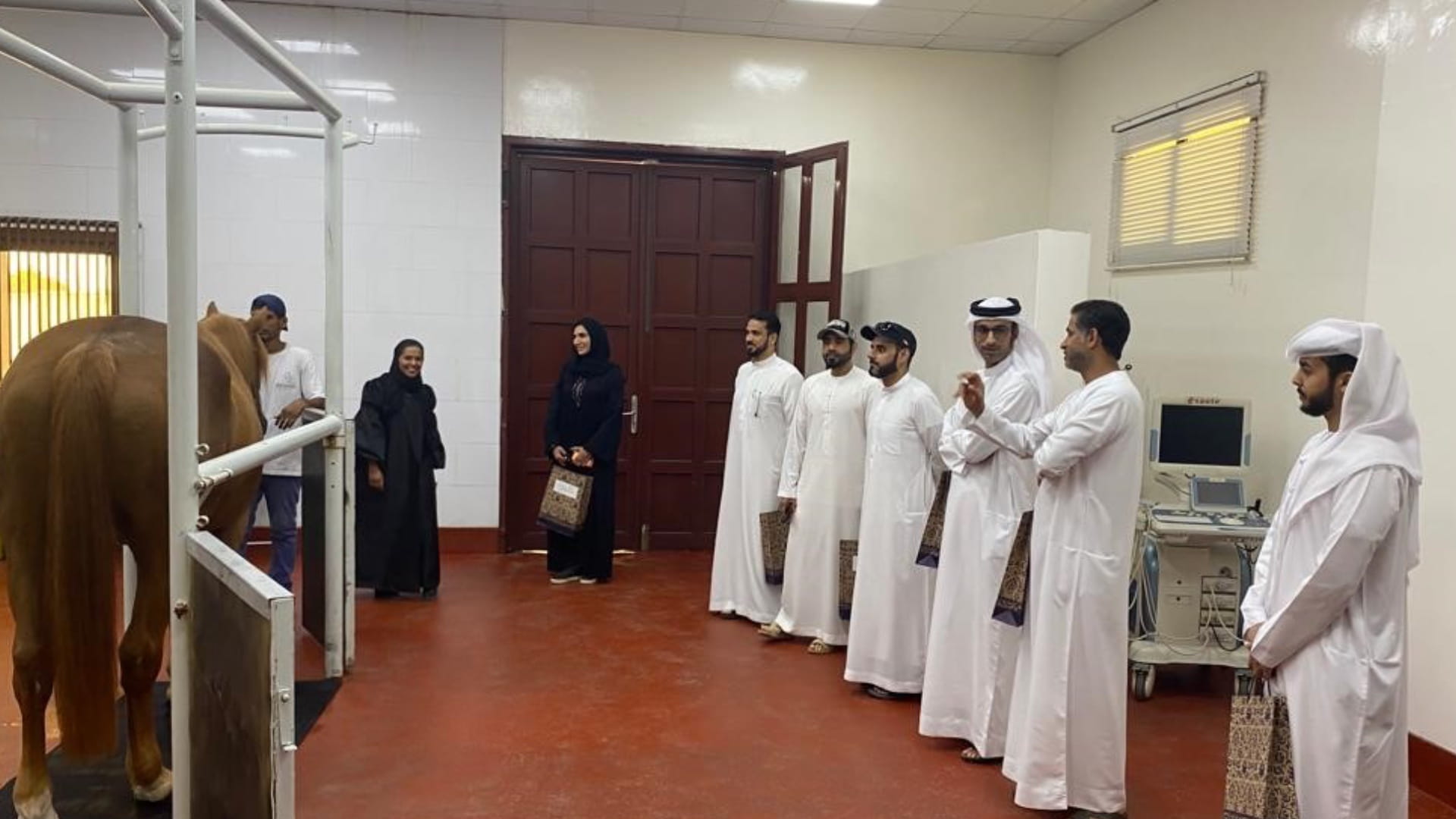 صورة بعنوان: مستشفى الشارقة للخيول ينظم دورات تثقيفية بيطرية للمدربين والملاك 