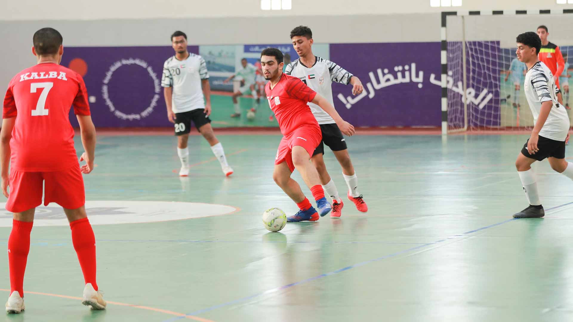 صورة بعنوان: لقاءات مثيرة في ختام دوري ناشئة الشارقة لكرة قدم الصالات السبت 