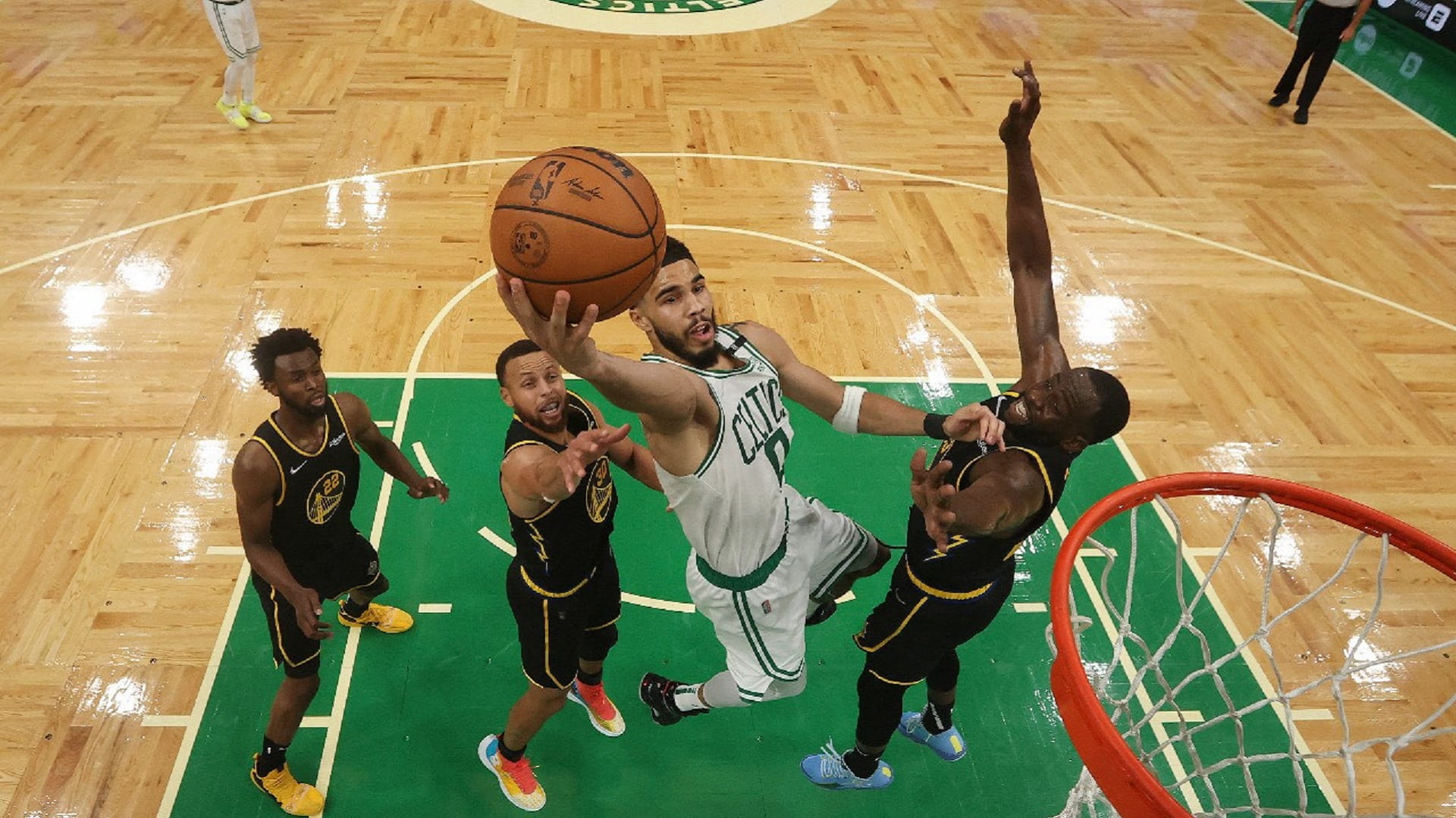 صورة بعنوان: بوسطن يتقدم على جولدن ستيت في نهائي السلة الأميركي  