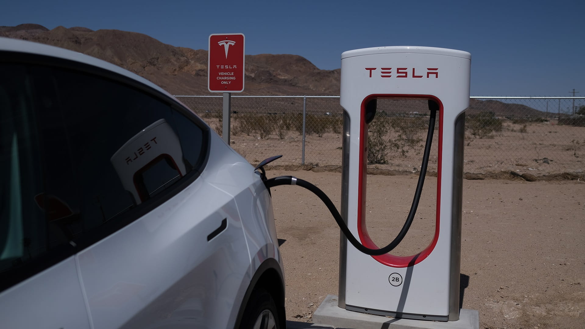 Image for the title: US expands safety probe into Tesla Autopilot 