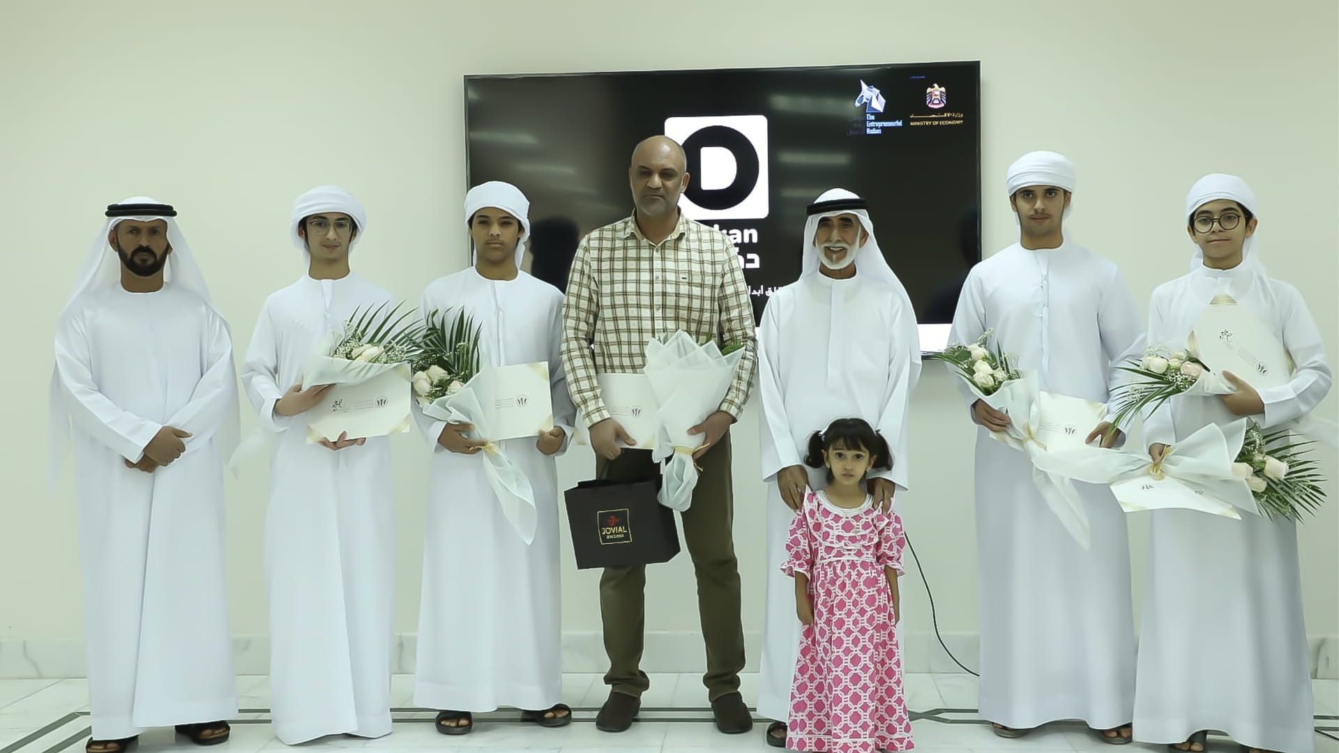 صورة بعنوان: مجلس أولياء أمور الطلبة والطالبات بالمنطقة الوسطى يكرم فريق دكان 