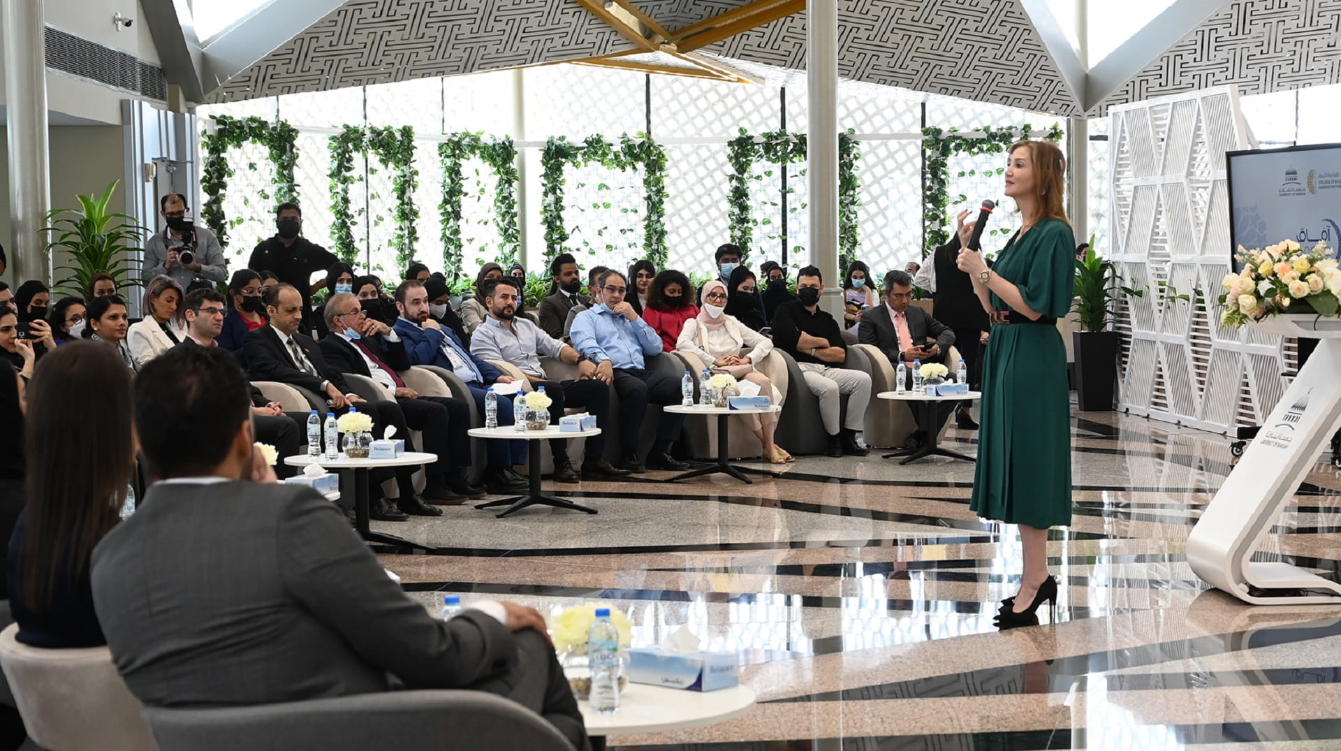 صورة بعنوان: كلية إدارة الأعمال بجامعة الشارقة تنظم معرض التوظيف الأول لطلبتها 