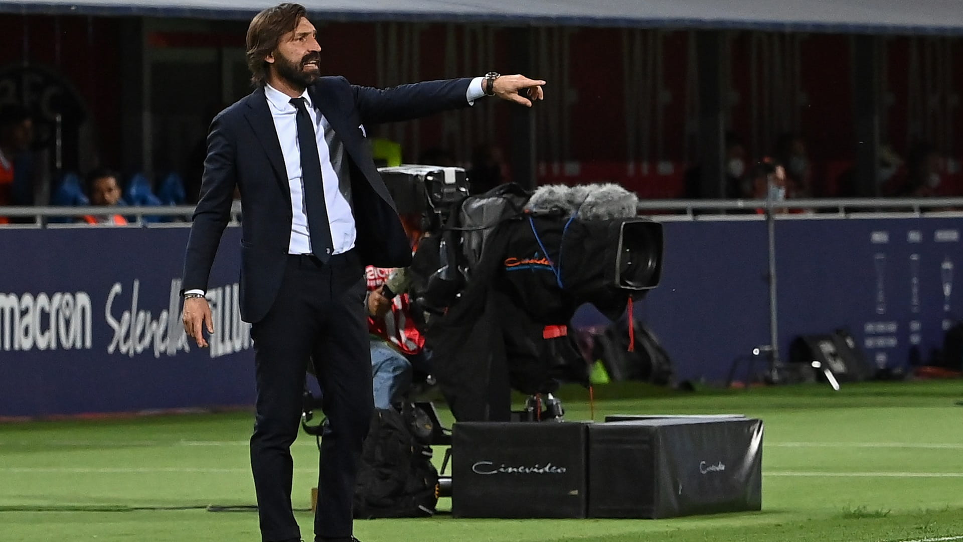 صورة بعنوان: النجم الإيطالي بيرلو مدرباً لنادي قرا جمرك التركي 