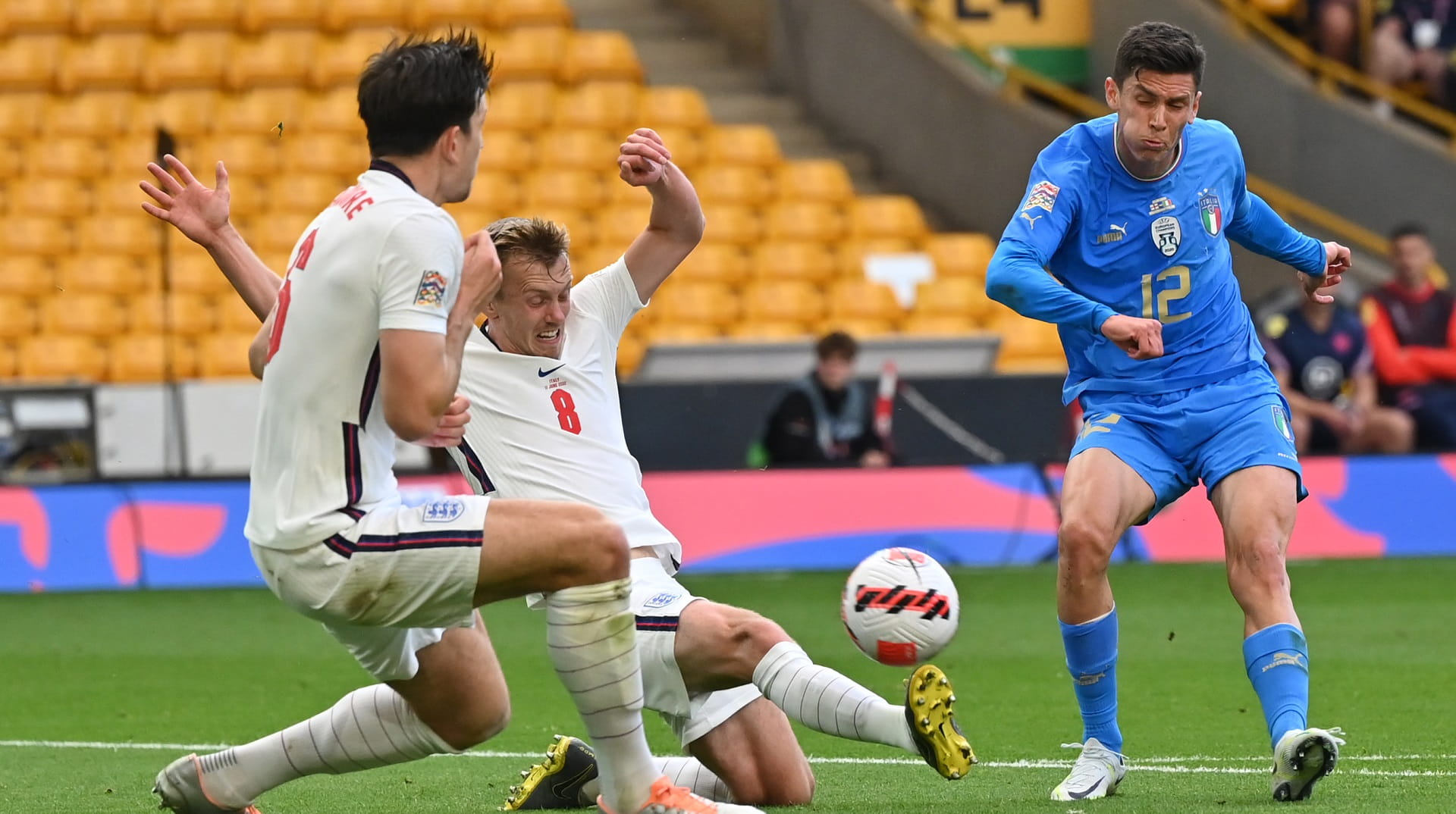 صورة بعنوان: التعادل السلبي يسيطر على قمة إنجلترا وإيطاليا 