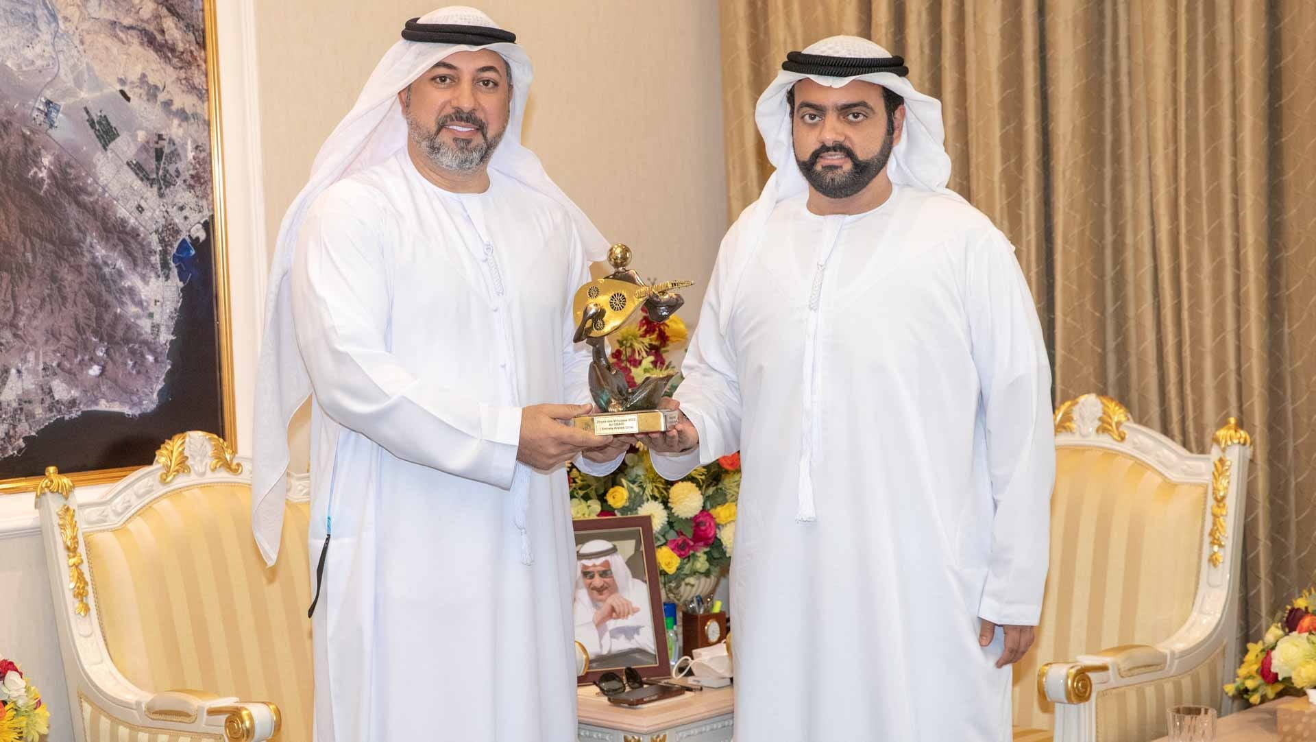 صورة بعنوان: محمد الشرقي يستقبل علي الحفيتي لحصوله على جائزة زرياب للمهارات  