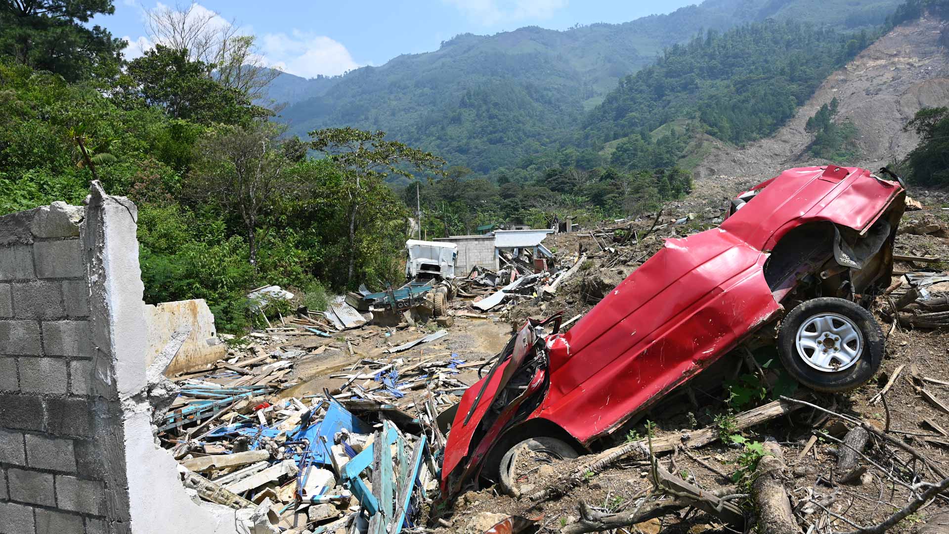Image for the title: 15 dead, half million impacted by heavy rains in Guatemala 