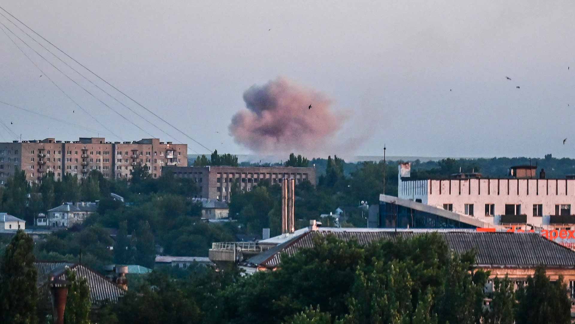 Image for the title: Five killed, 22 injured in Ukranian artillery attacks in Donetsk 