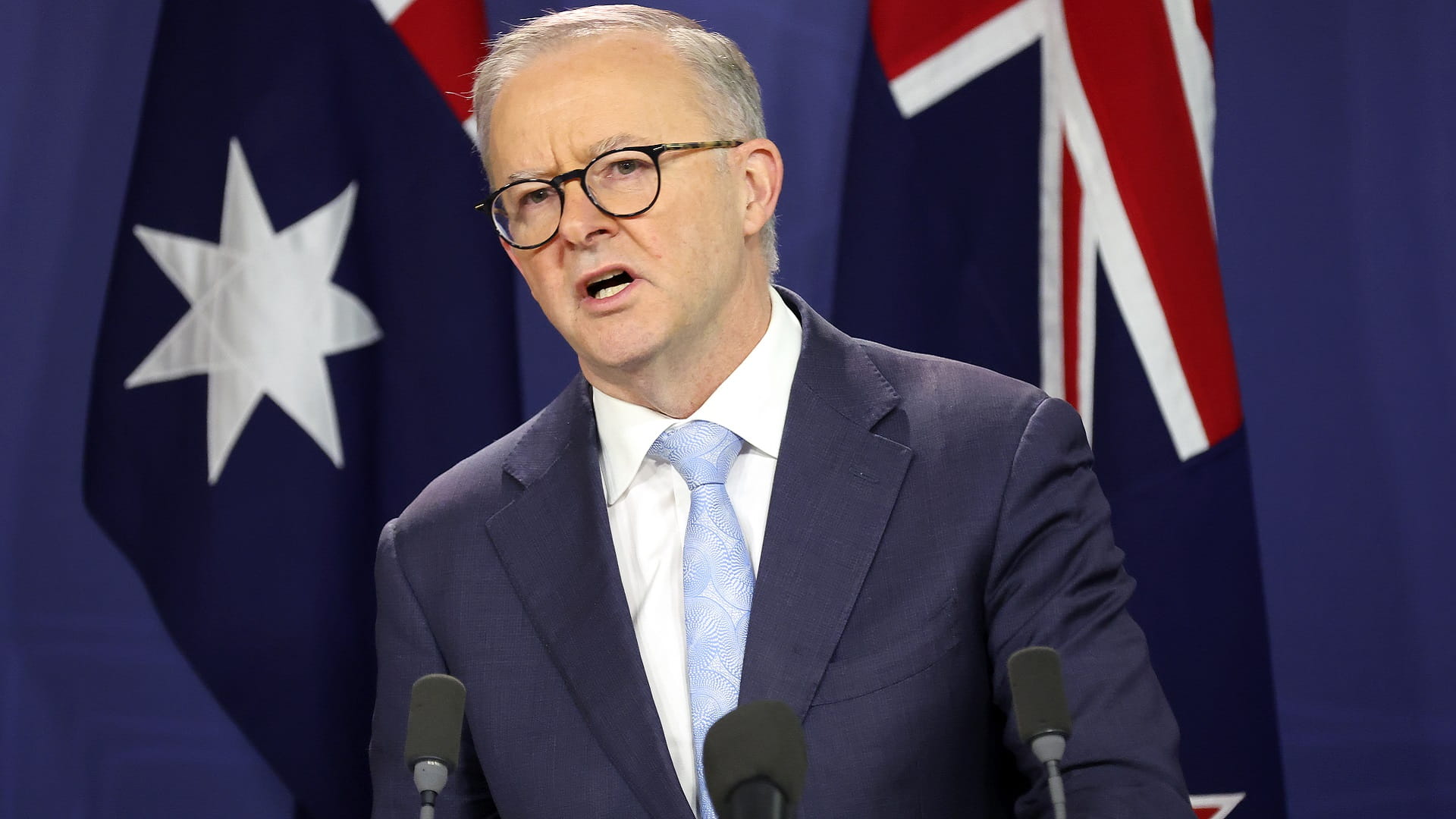 Image for the title: Top energy producer Australia braces for blackouts 