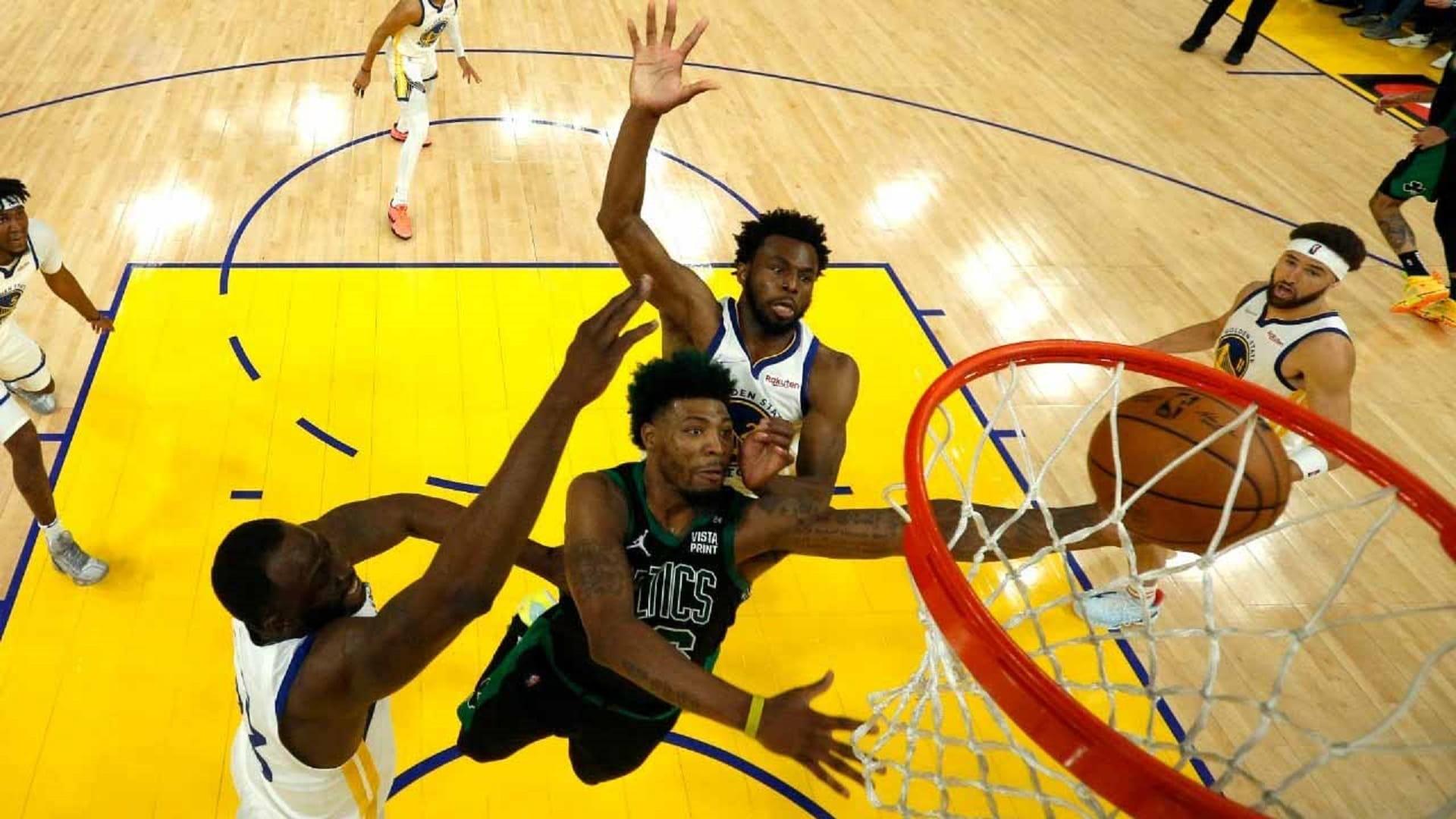 صورة بعنوان: غولدن ستيت يتقدم على بوسطن في نهائي دوري السلة الأميركي  