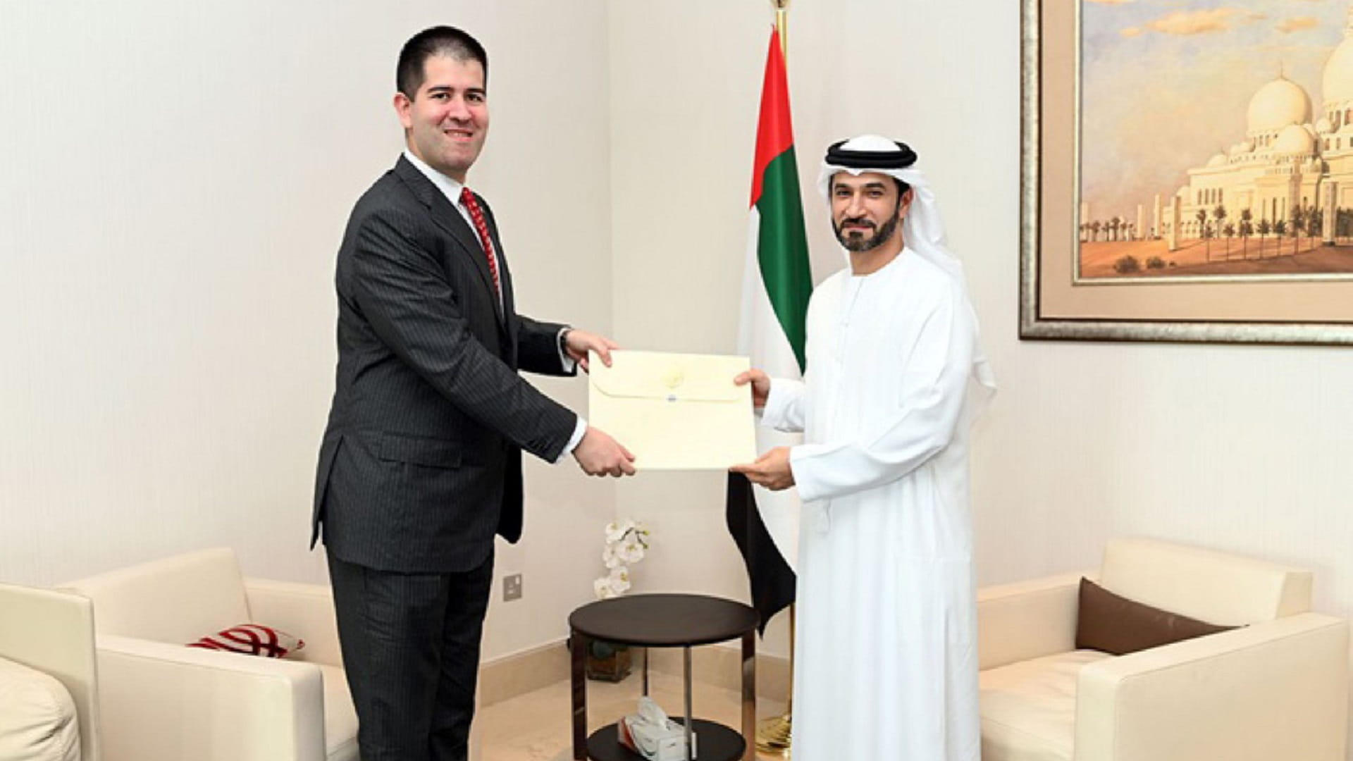 صورة بعنوان: وزارة الخارجية تتسلم نسخة من أوراق اعتماد سفير باراغواي 