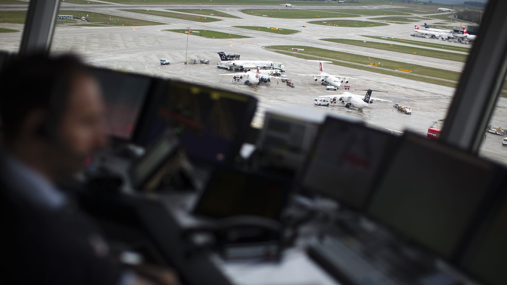 صورة بعنوان: إغلاق المجال الجوي السويسري بسبب عطل فني في المراقبة الجوية 