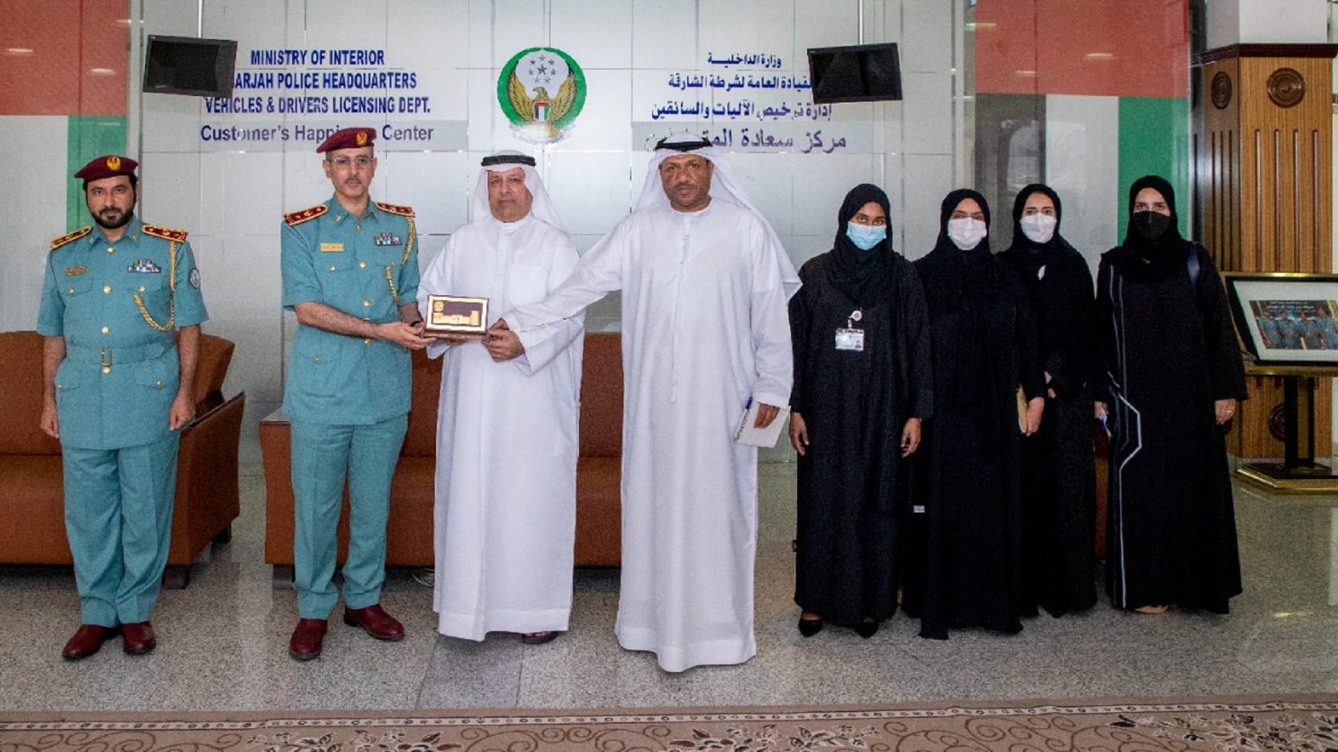 صورة بعنوان: شرطة الشارقة تطلع وزارة الصحة على تجربتها بإسعاد المتعاملين 