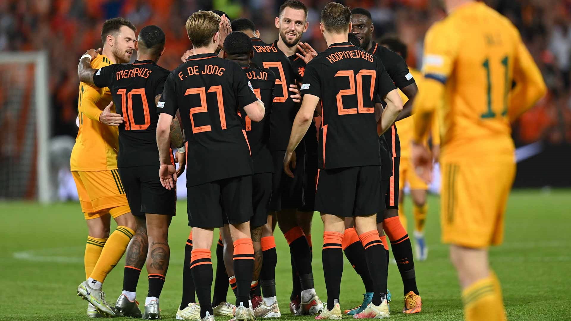 صورة بعنوان: هولندا تتخطى ويلز في دوري أمم أوروبا لكرة القدم  