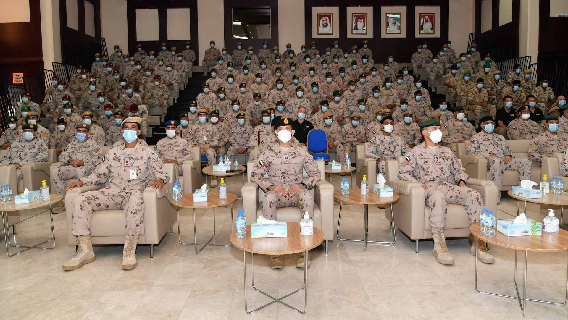 صورة بعنوان: قائد القوات البرية يشهد تخريج دورة المظليين 