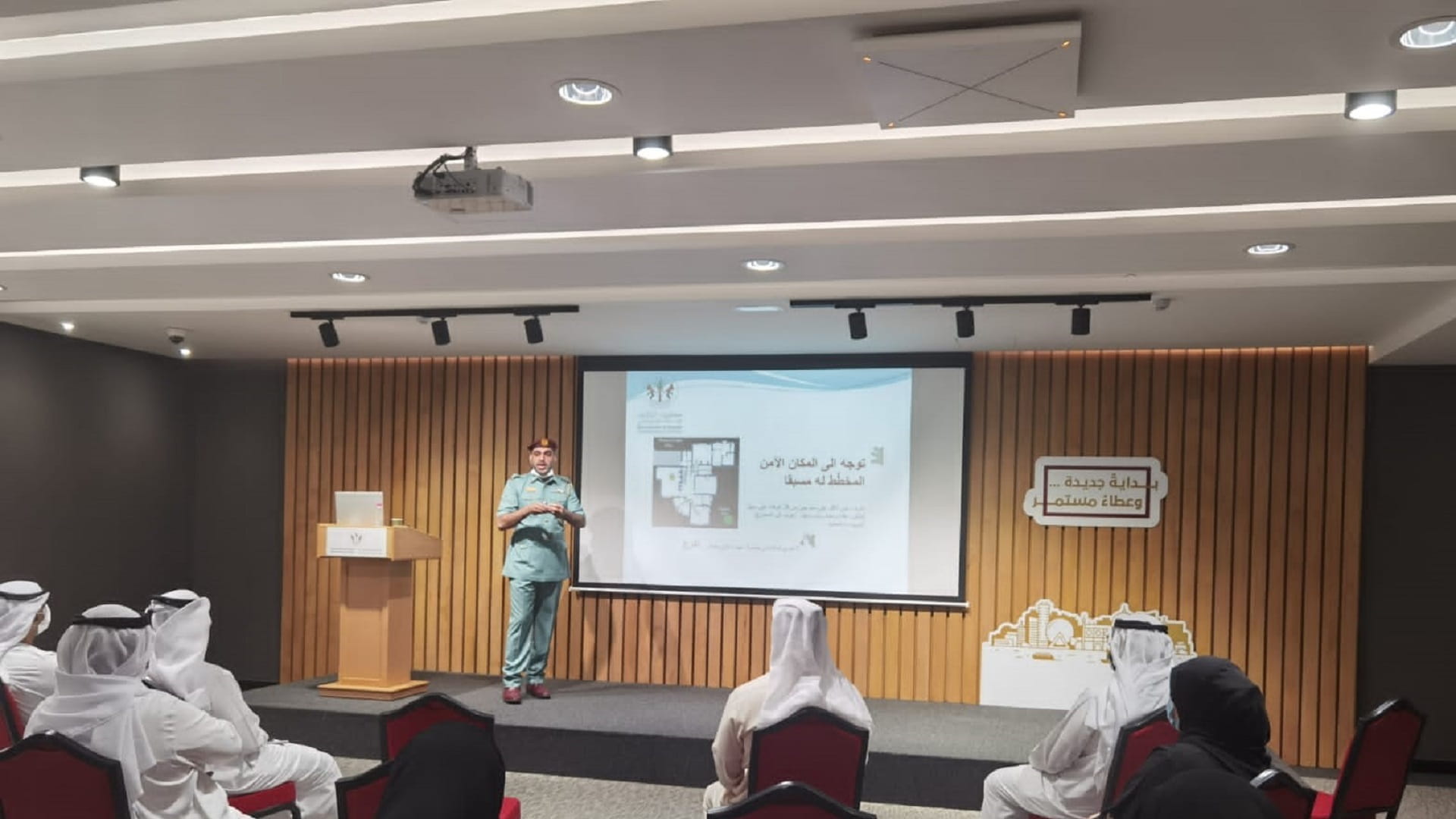 صورة بعنوان: أشغال الشارقة تنظم ورشة عمل حول التعامل مع طفايات الحريق 