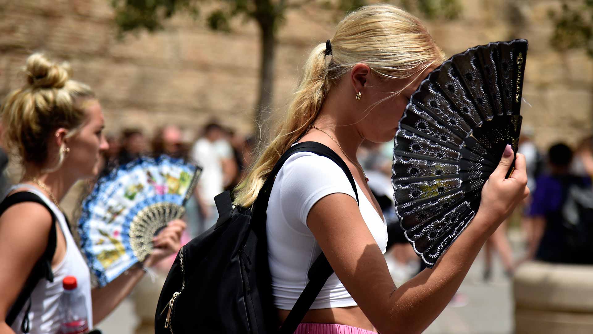Image for the title: Spain bakes on fifth day of early heatwave 