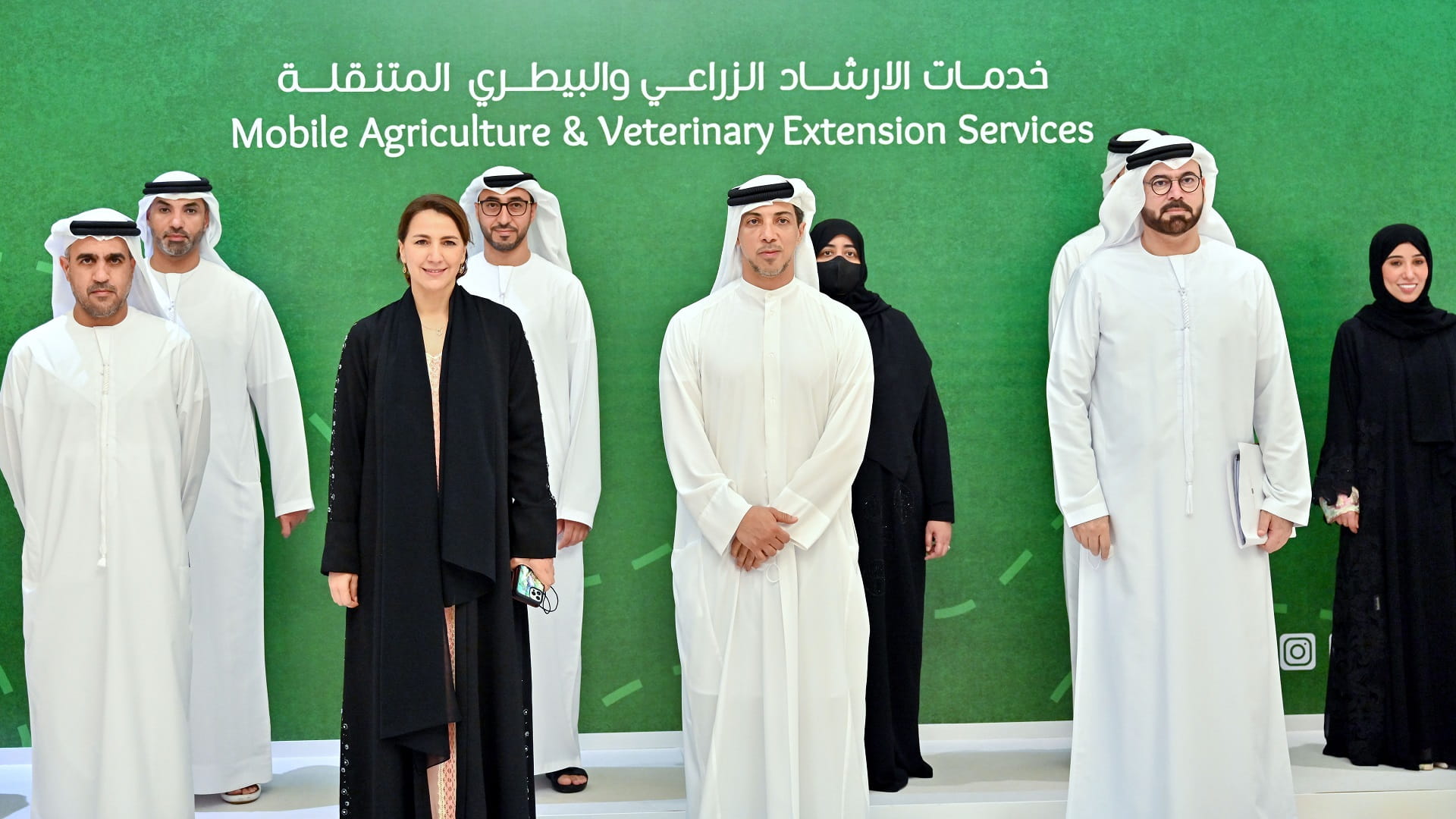 صورة بعنوان: منصور بن زايد يطلق مبادرة مراكز الإرشاد الزراعي والبيطري المتنقلة 