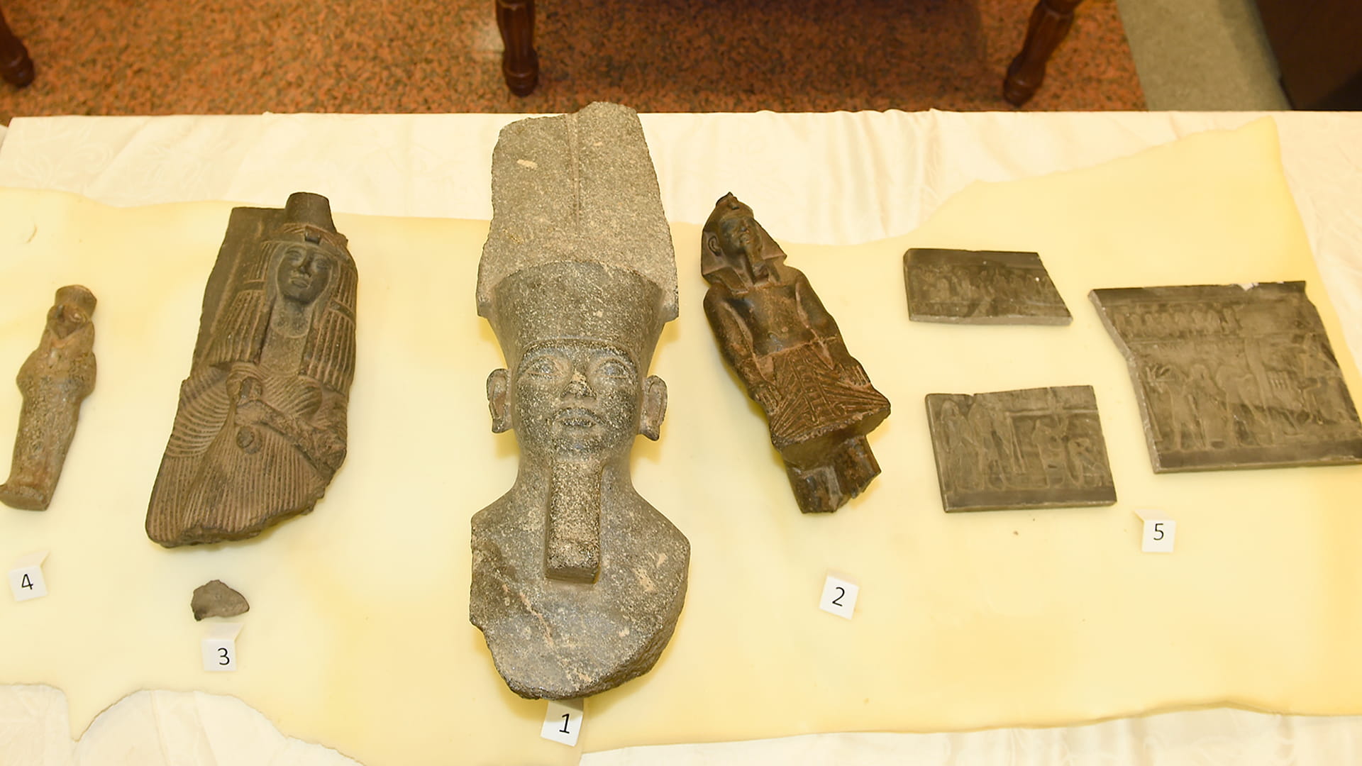 صورة بعنوان: الكويت تسلم مصر قطعاً أثرية لا تقدر بثمن بعد إحباط تهريبها 