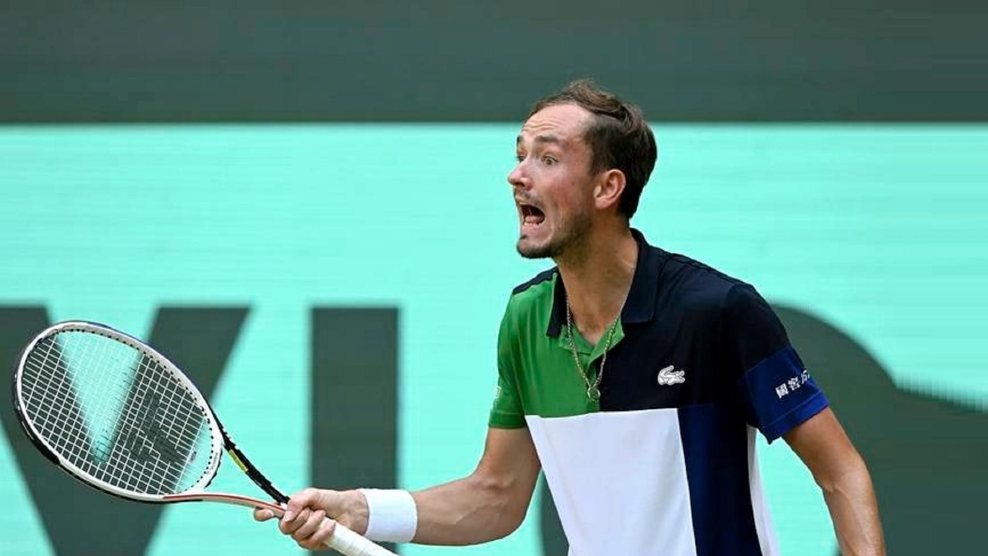 صورة بعنوان: الروسي ميدفيديف يتأهل لنهائي بطولة هالة للتنس 